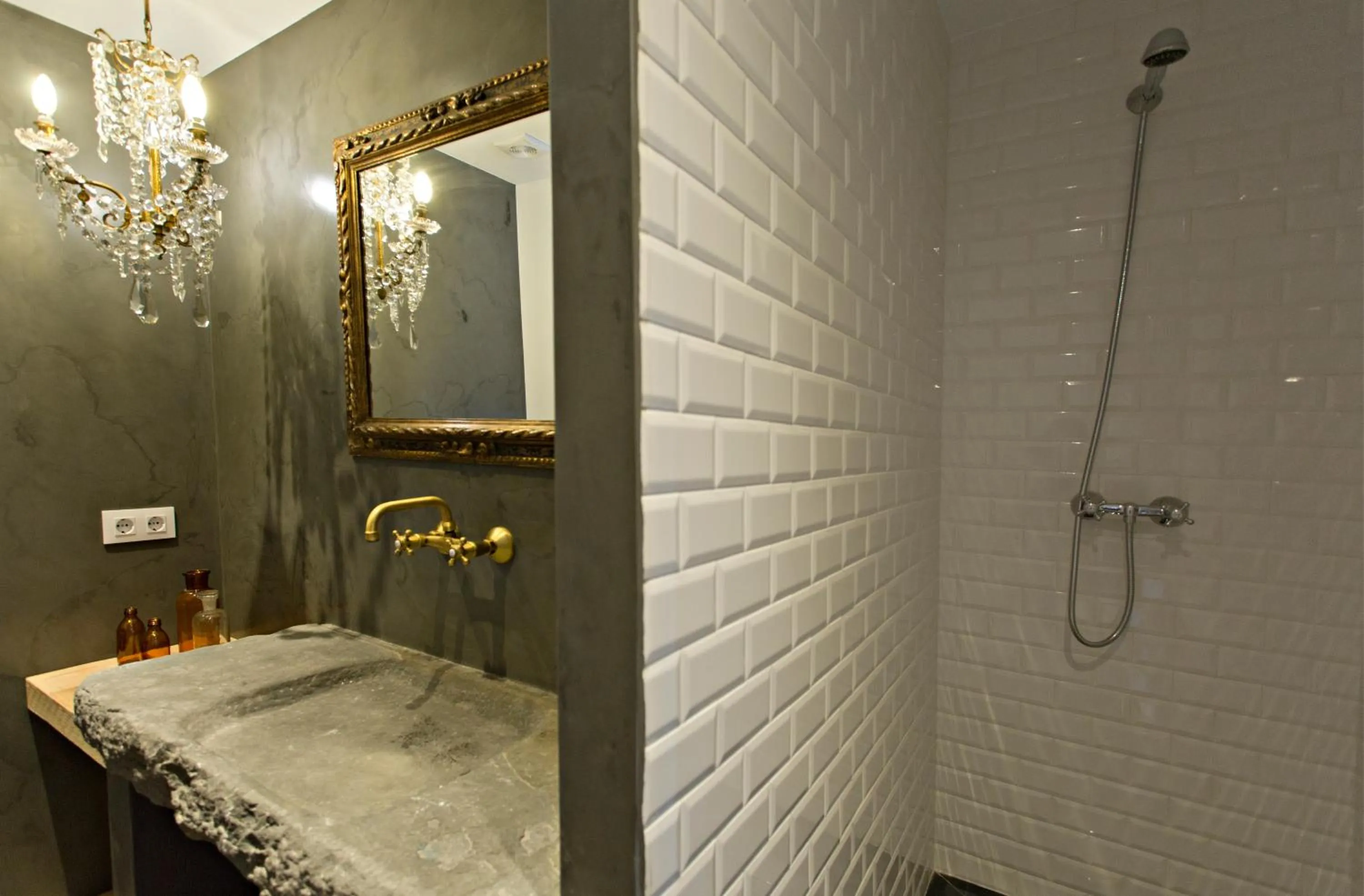 Shower in El Jardinet de Sant Esteve