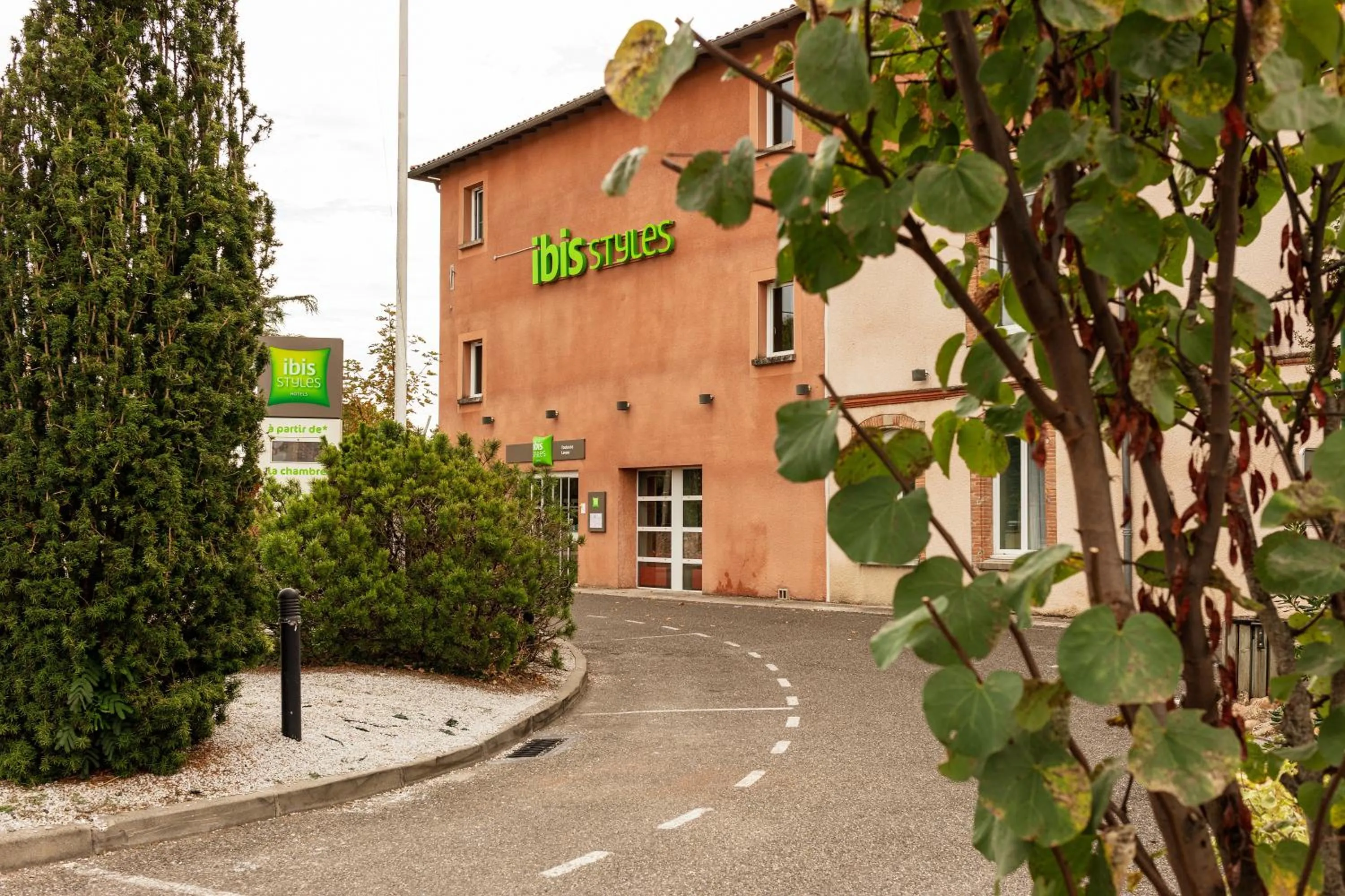 Facade/entrance in ibis Styles Toulouse Lavaur