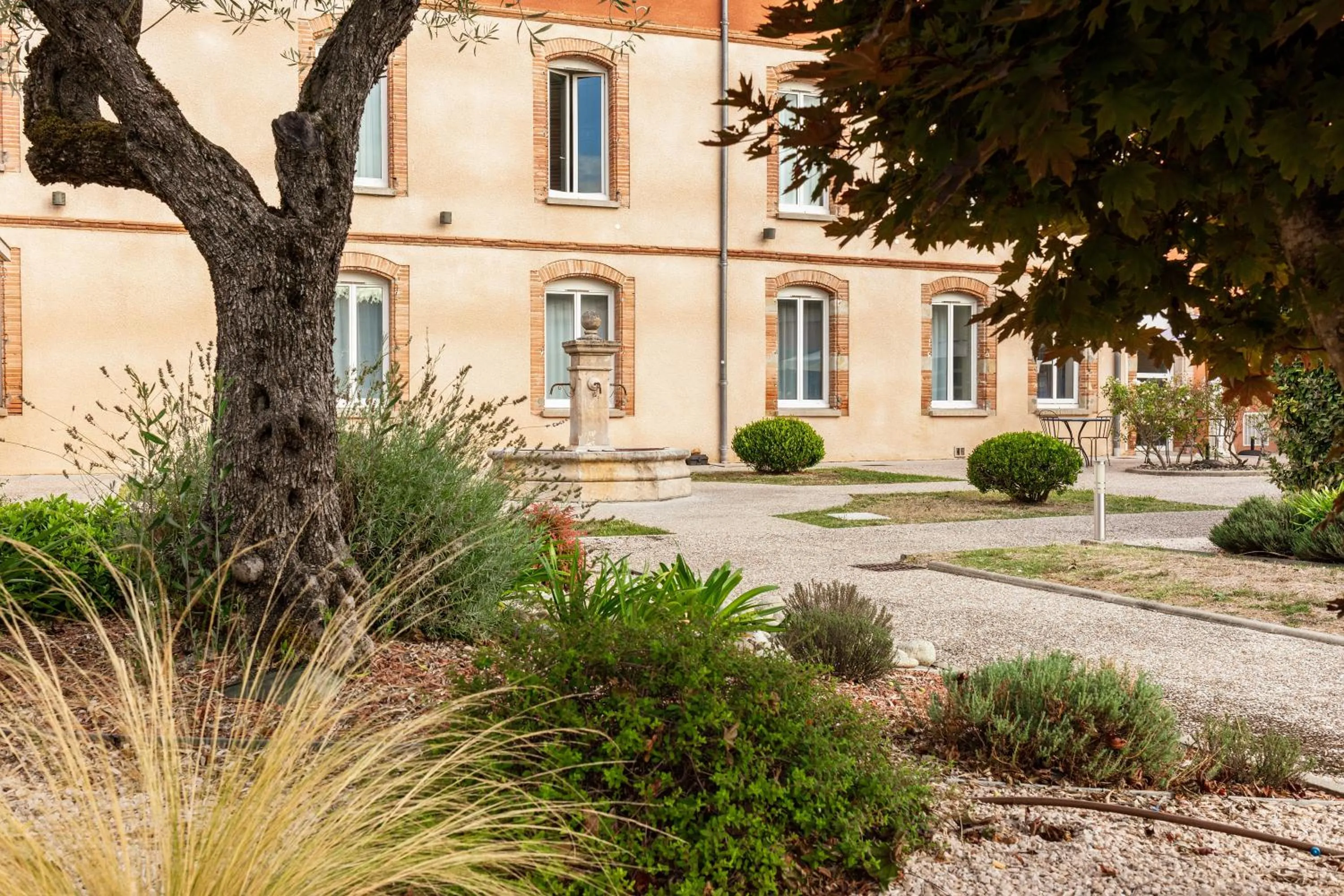 Patio in ibis Styles Toulouse Lavaur