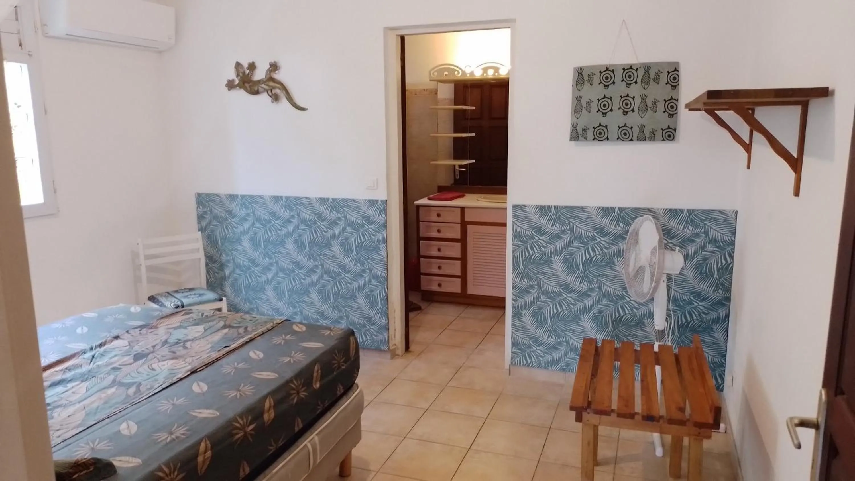 Bedroom, Bed in Kay Zanndoli
