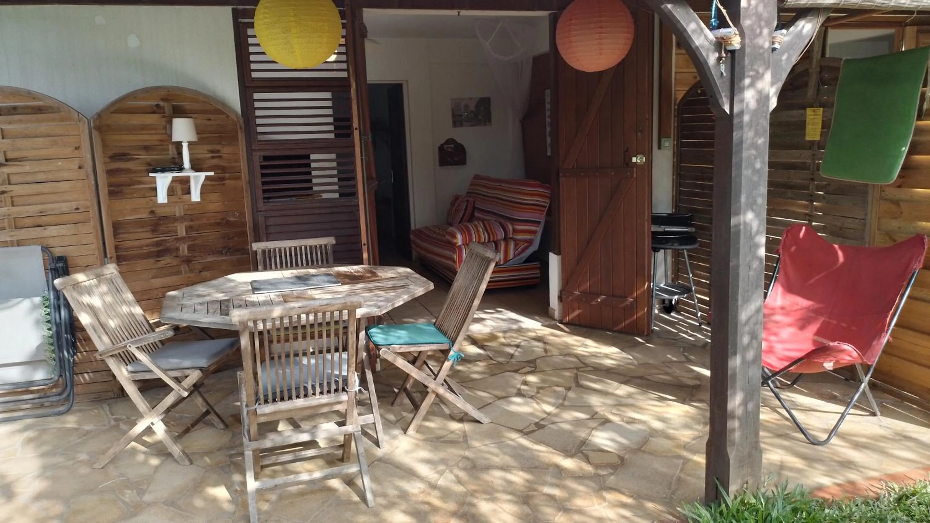 Patio in Kay Zanndoli