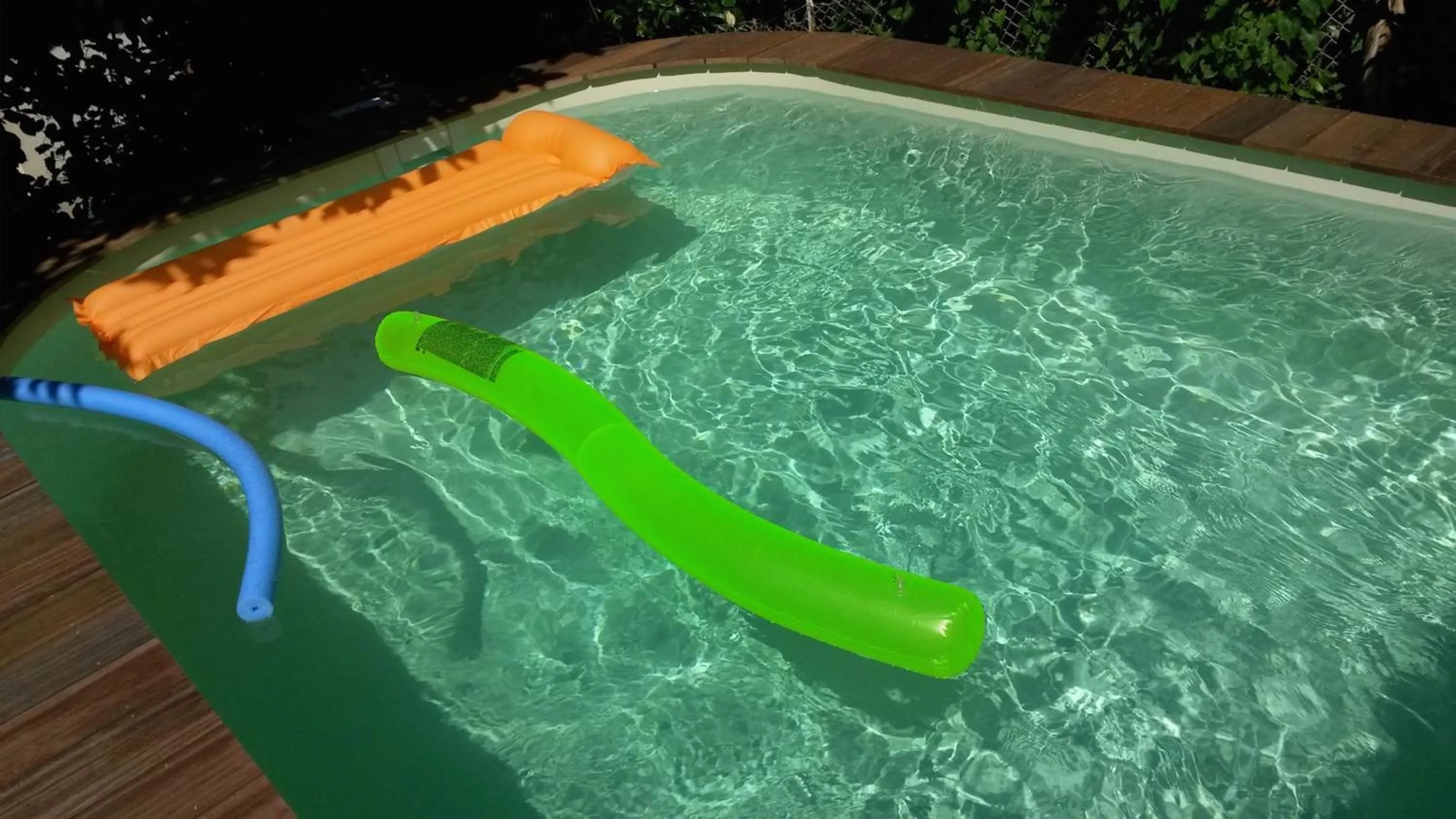 Swimming pool in Kay Zanndoli