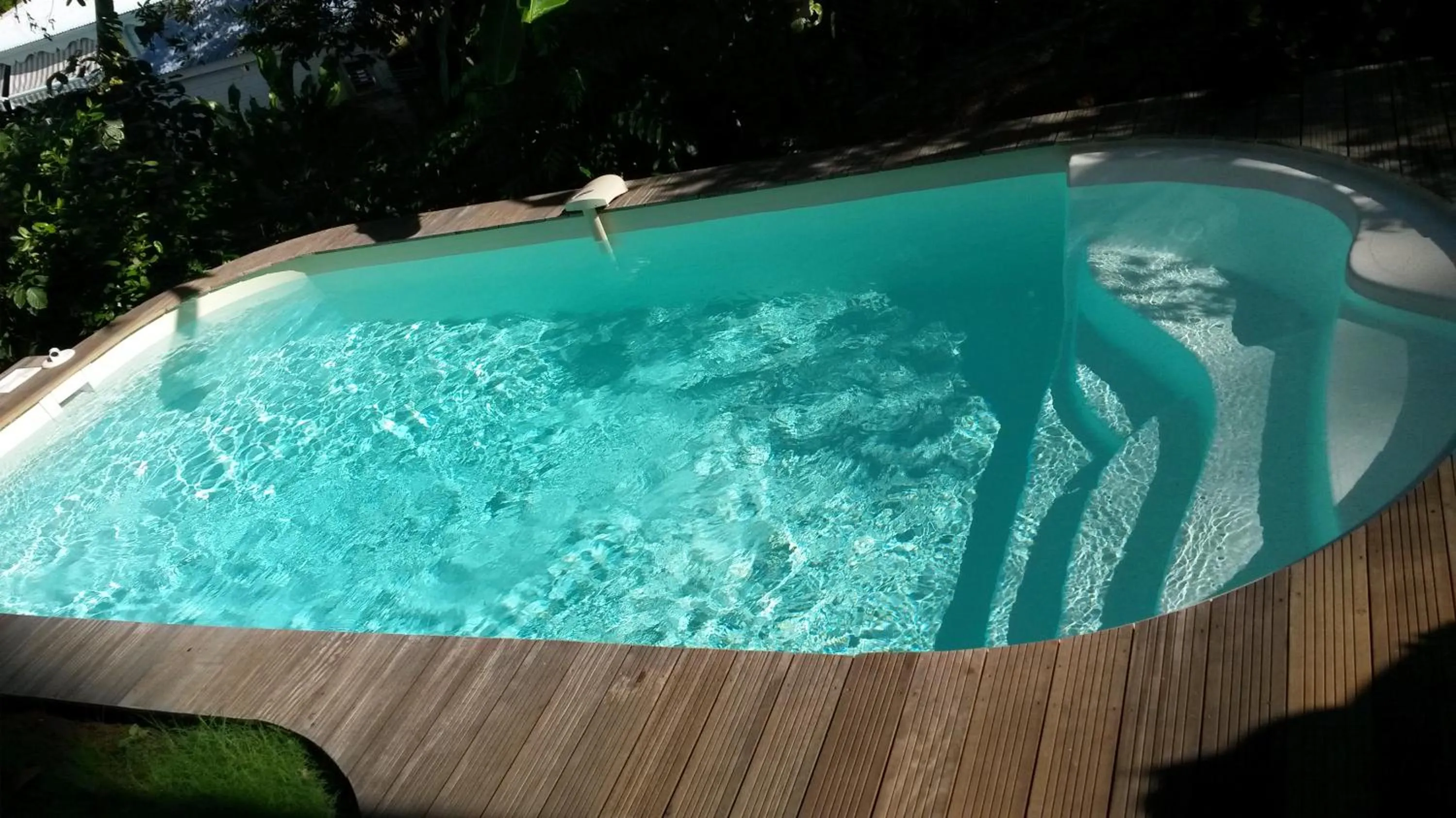Swimming pool in Kay Zanndoli