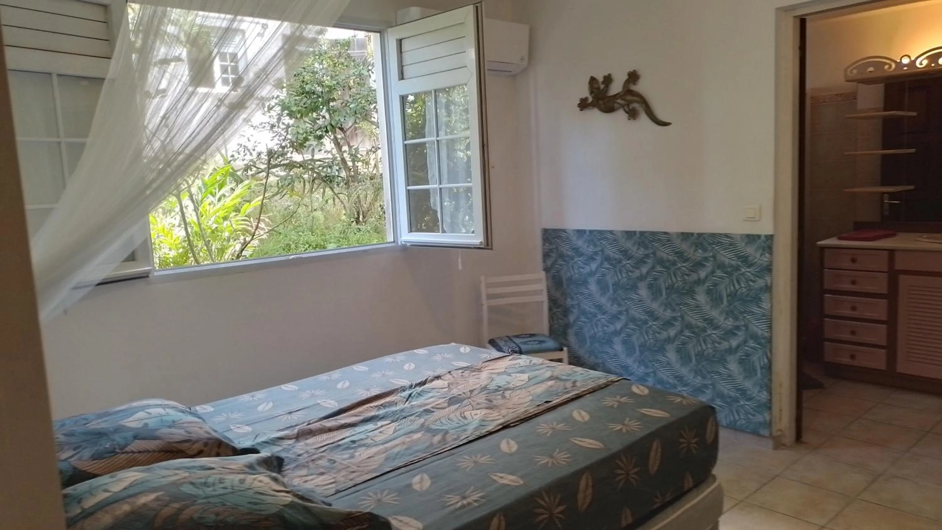 Bedroom, Bed in Kay Zanndoli