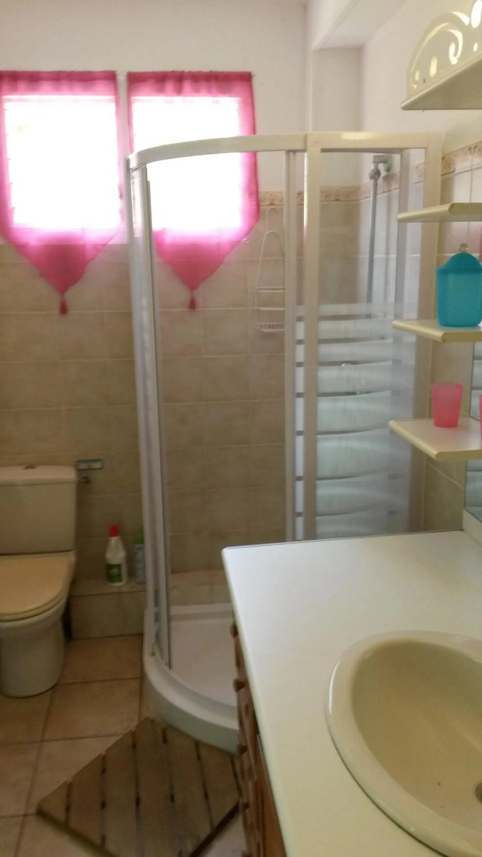 Shower in Kay Zanndoli