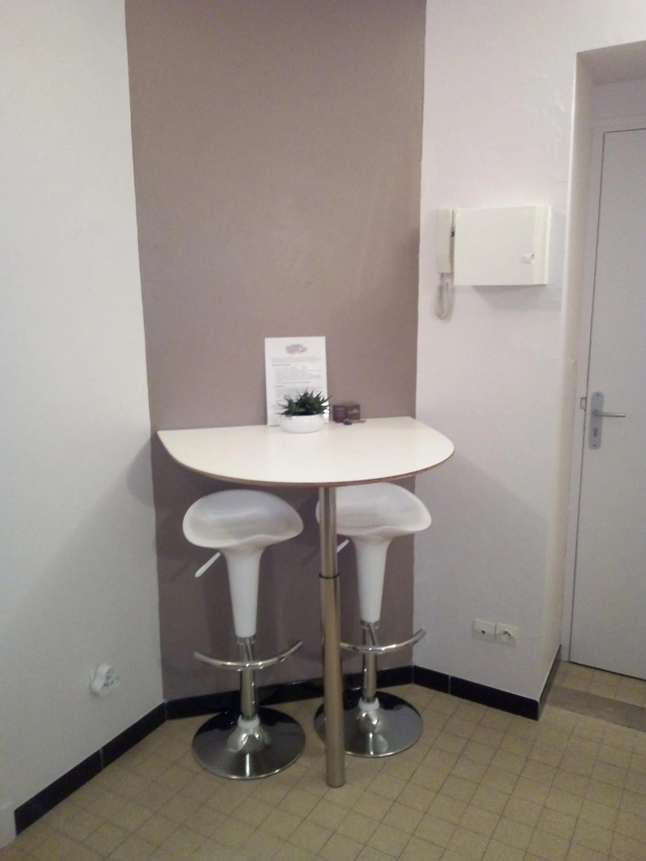 Studio 2 pers en vieille ville parking gratuit - by La Source d'OrFée