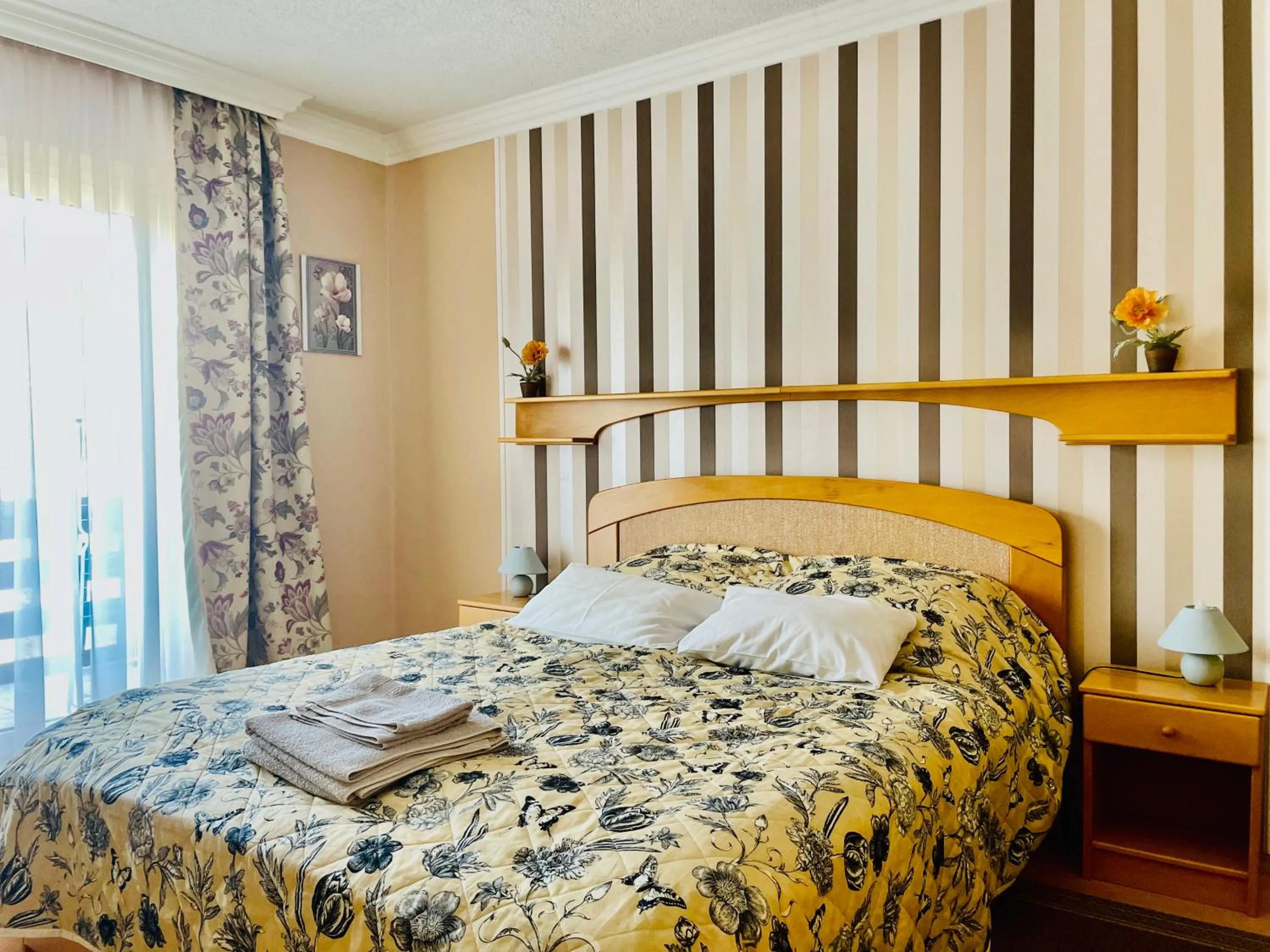 Bedroom, Bed in Villa Lux