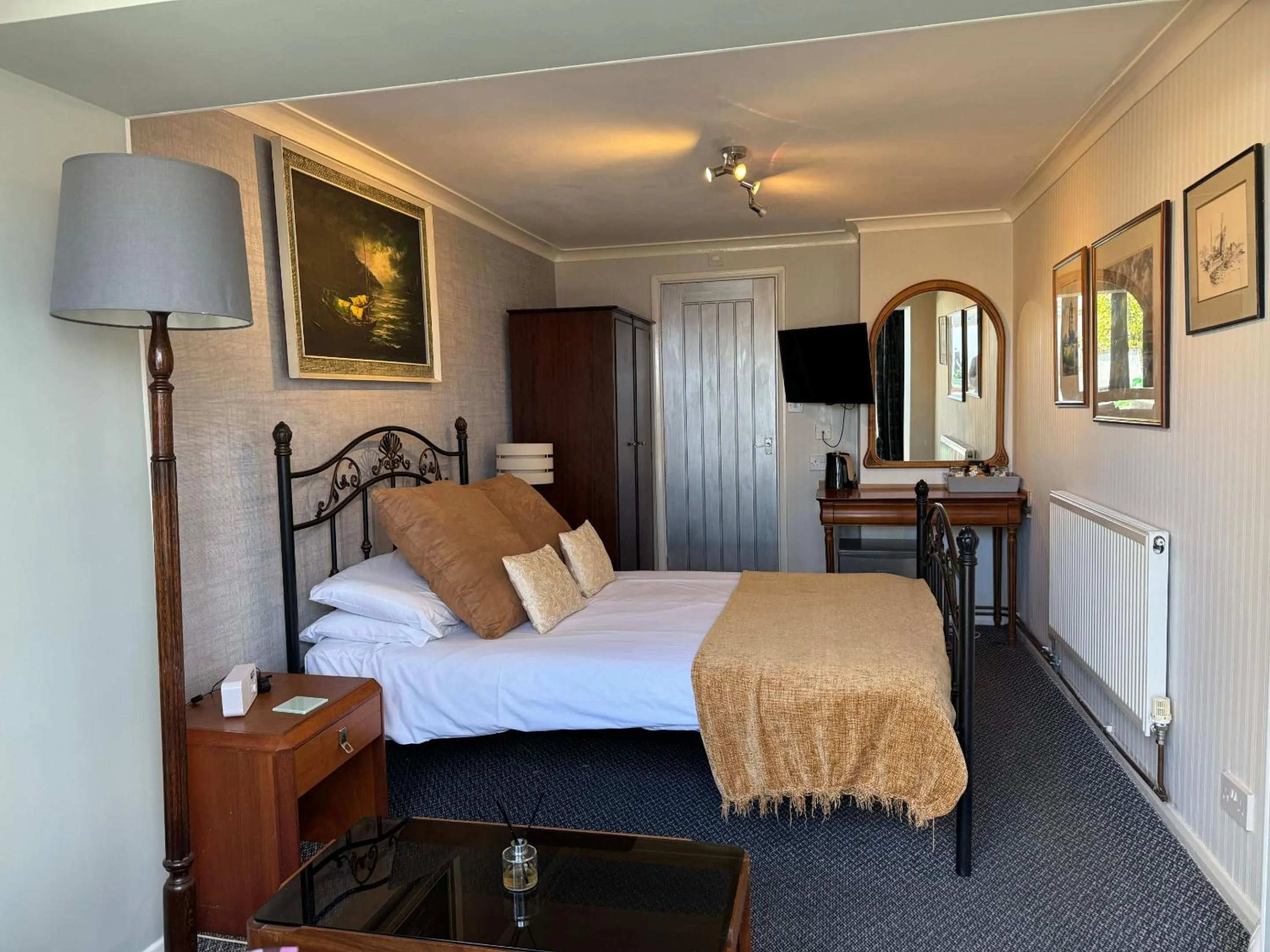 Bedroom, Bed in Knights Court