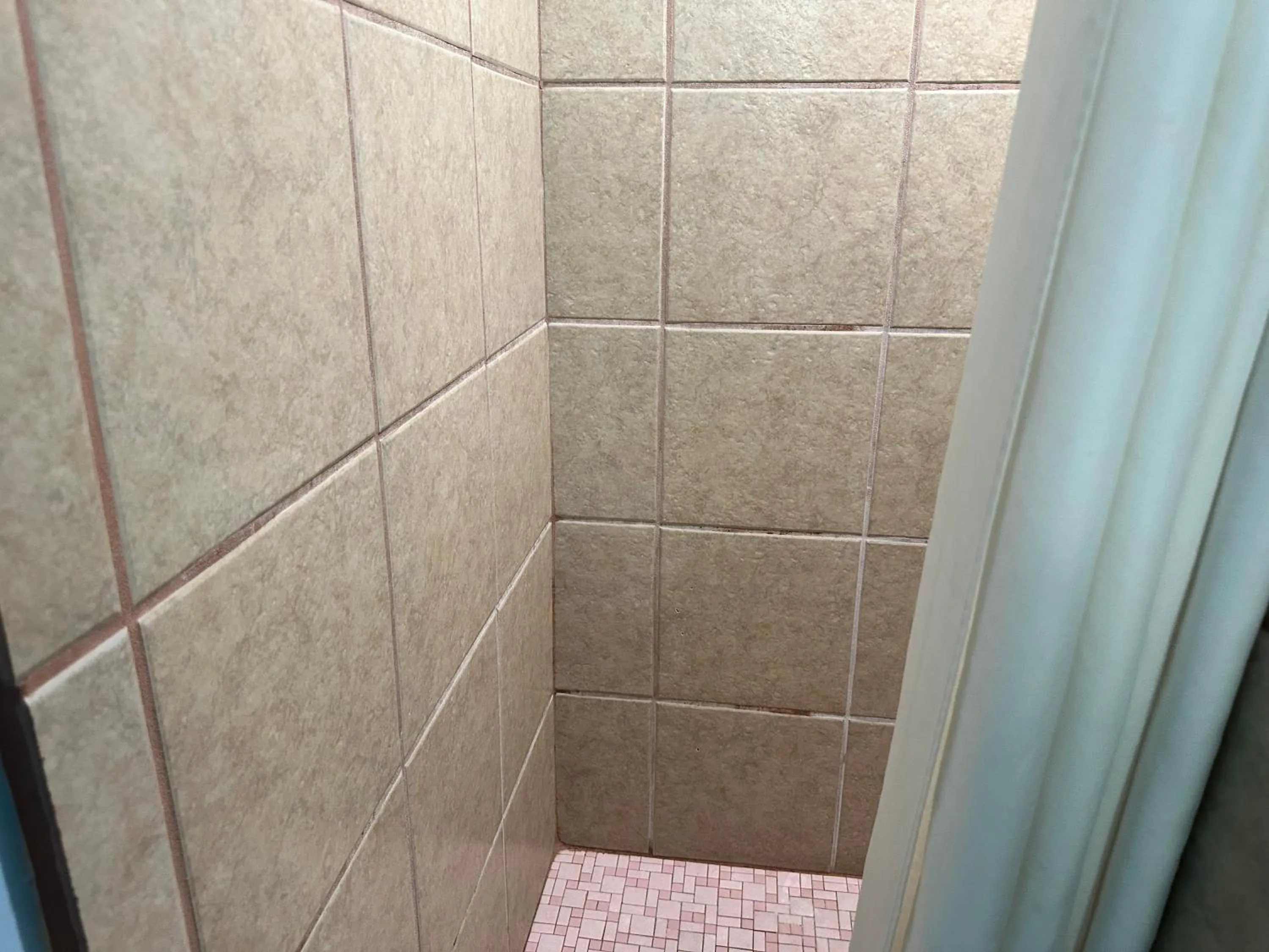 Bathroom in Westgate Manor Motel Austintown & Youngstown OHIO