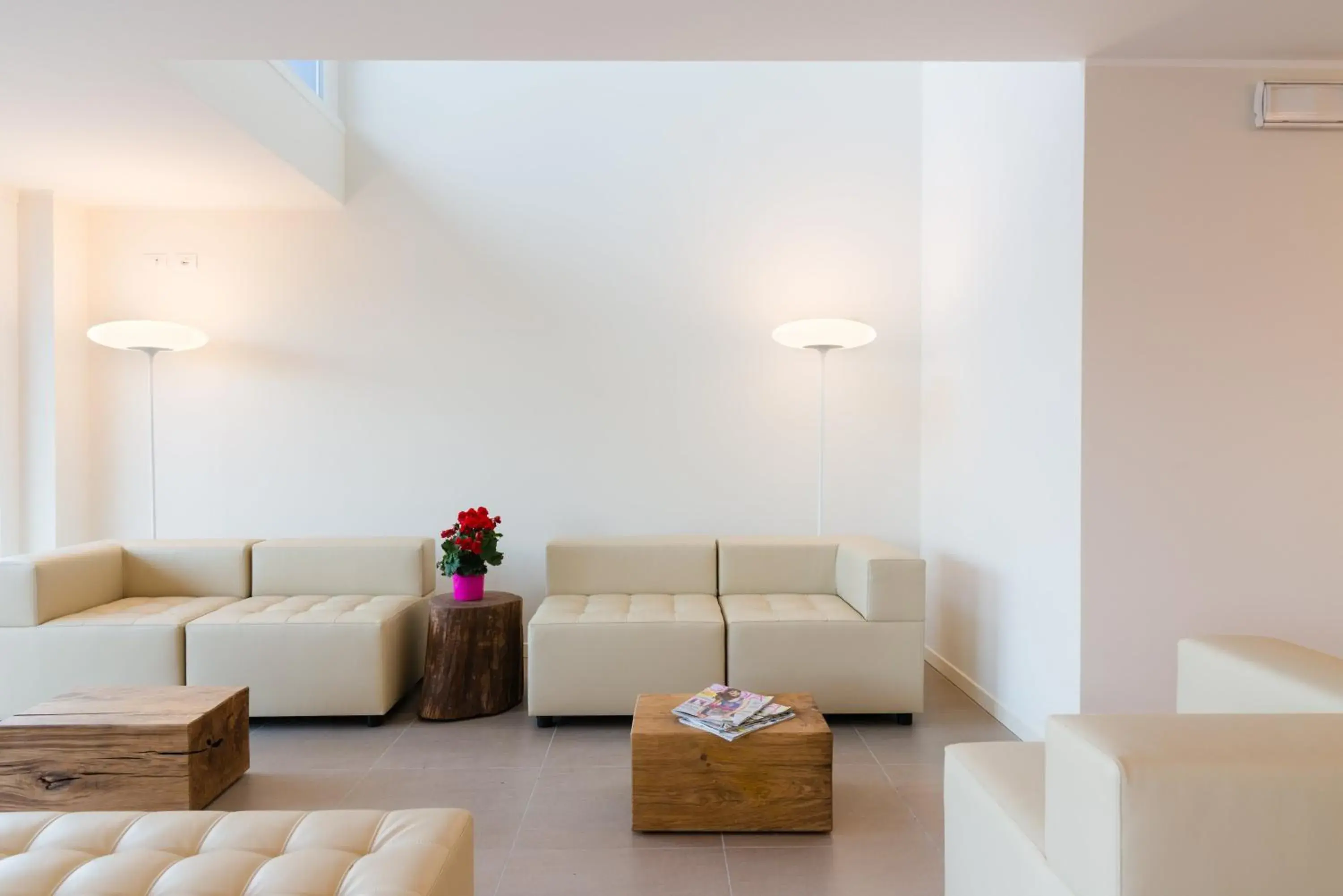 Lobby or reception in Hotel Mediterraneo Lobby or reception in Hotel Mediterraneo