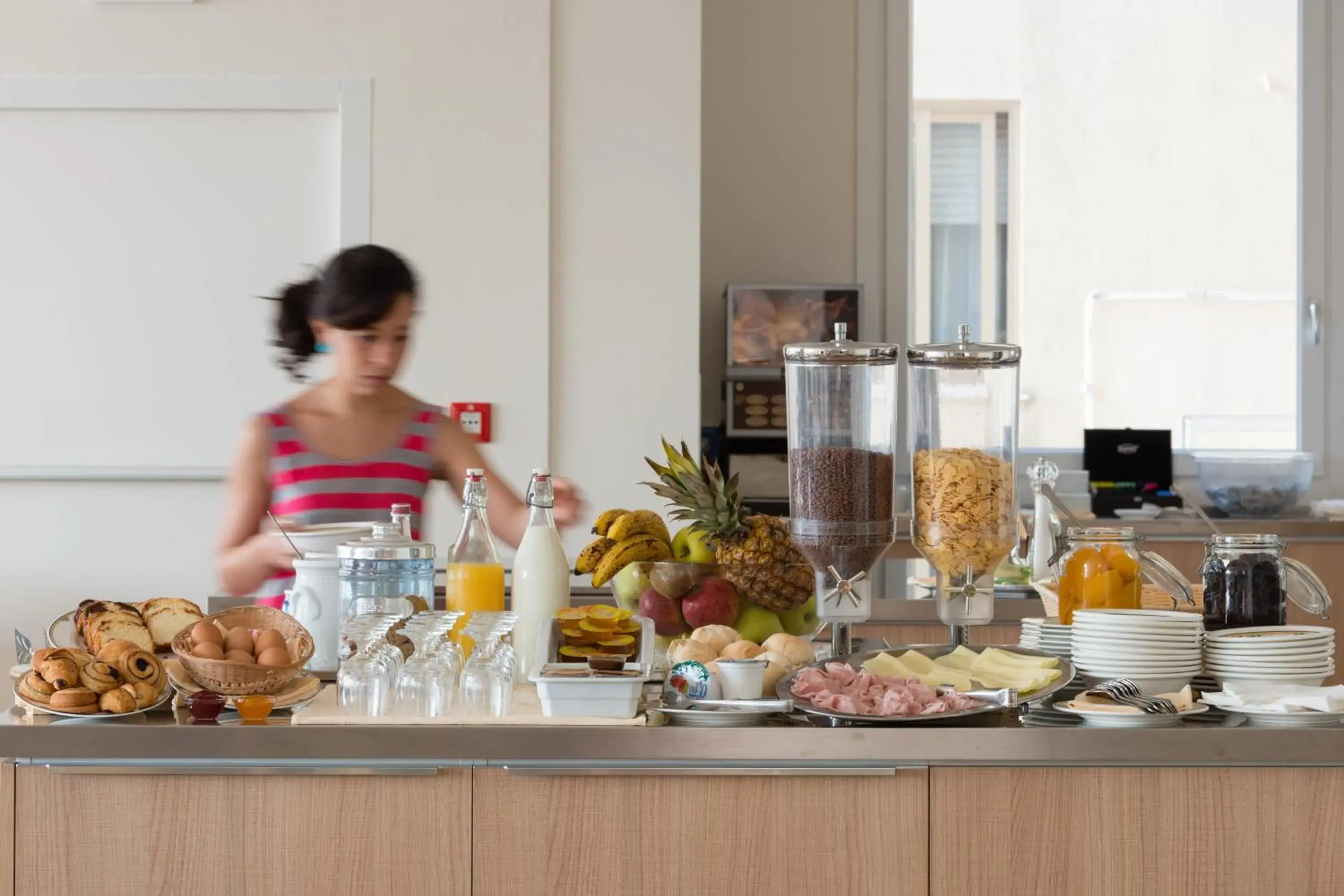 Restaurant/places to eat in Hotel Mediterraneo Restaurant/places to eat in Hotel Mediterraneo