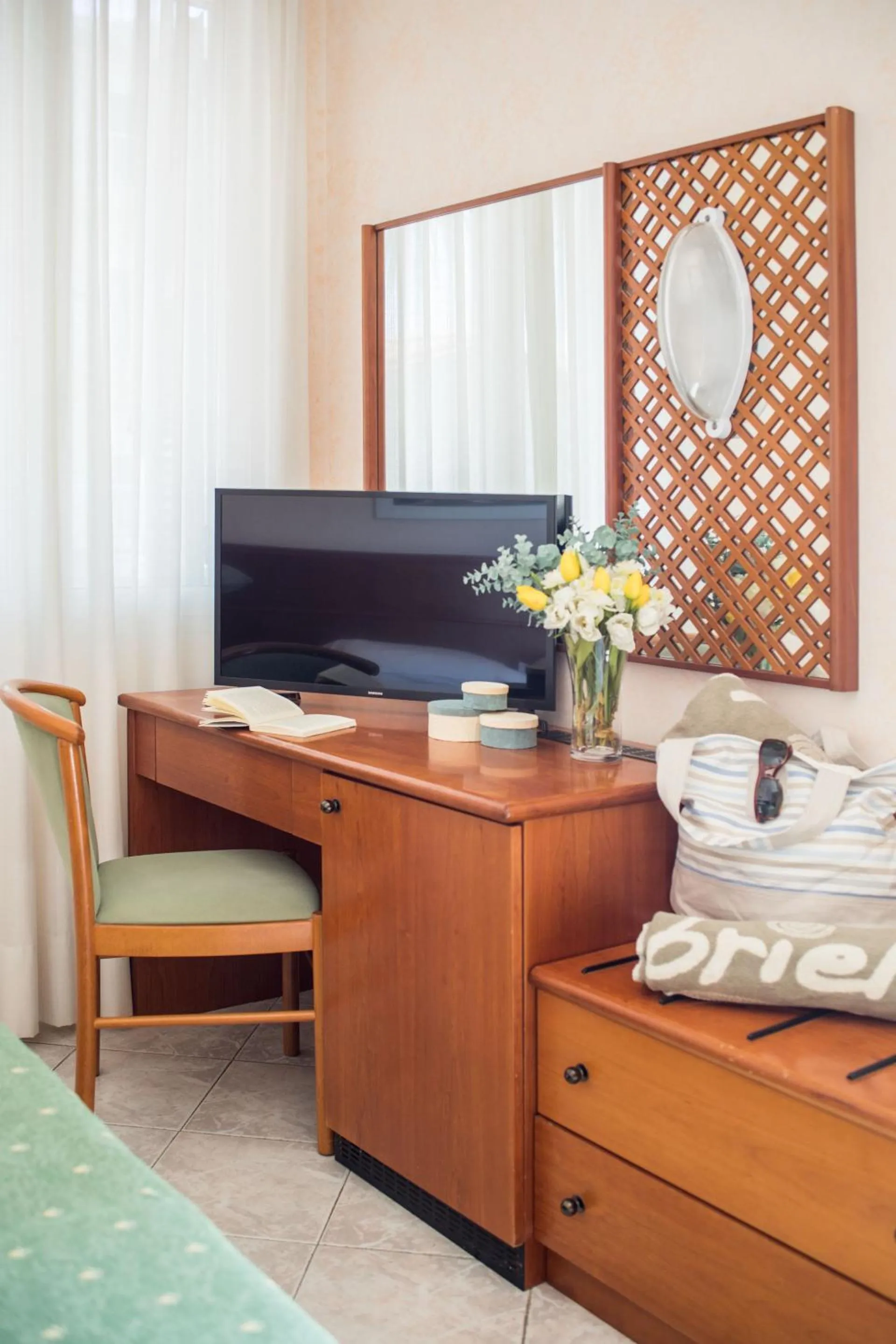 TV and multimedia, Bed in Hotel Gabriella