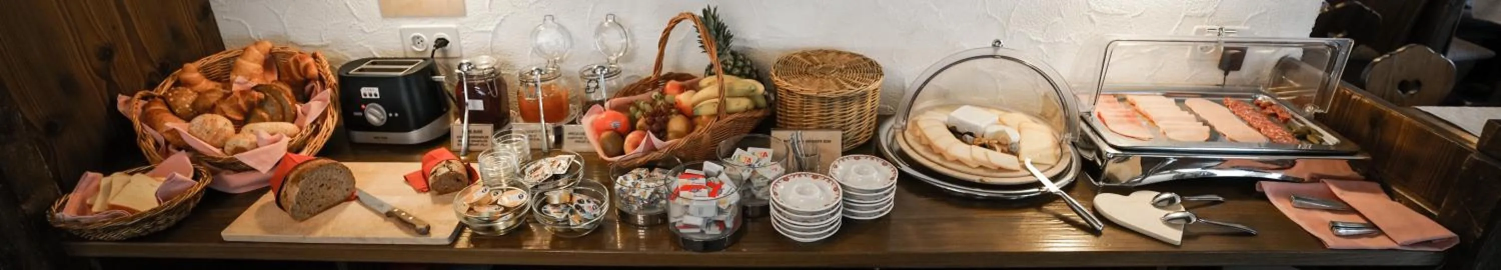 Buffet breakfast in Hotel Sarazena