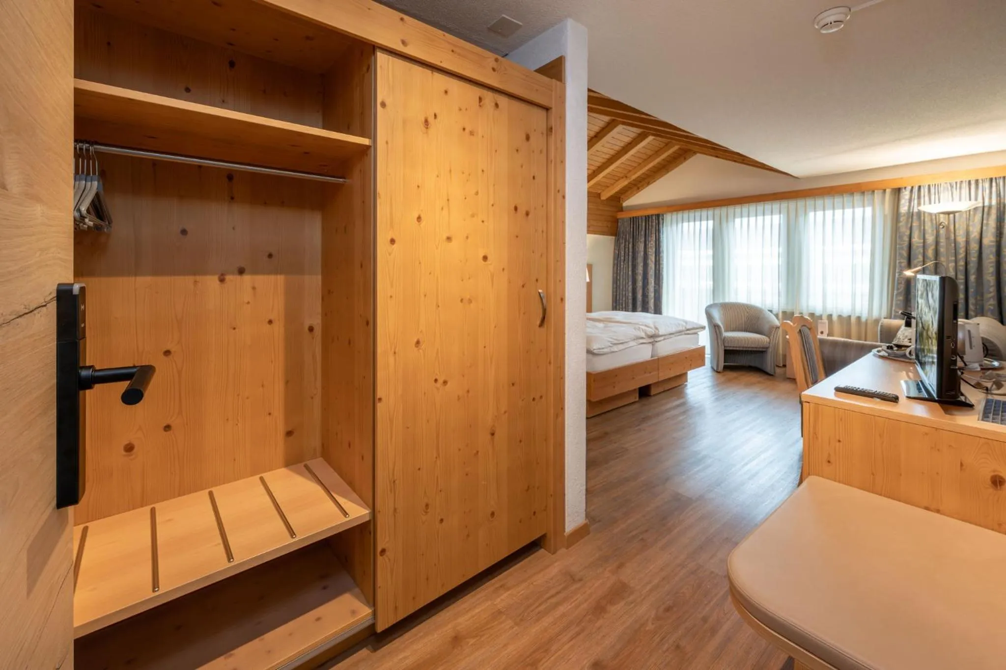 Staff, Bed in Hotel Sarazena