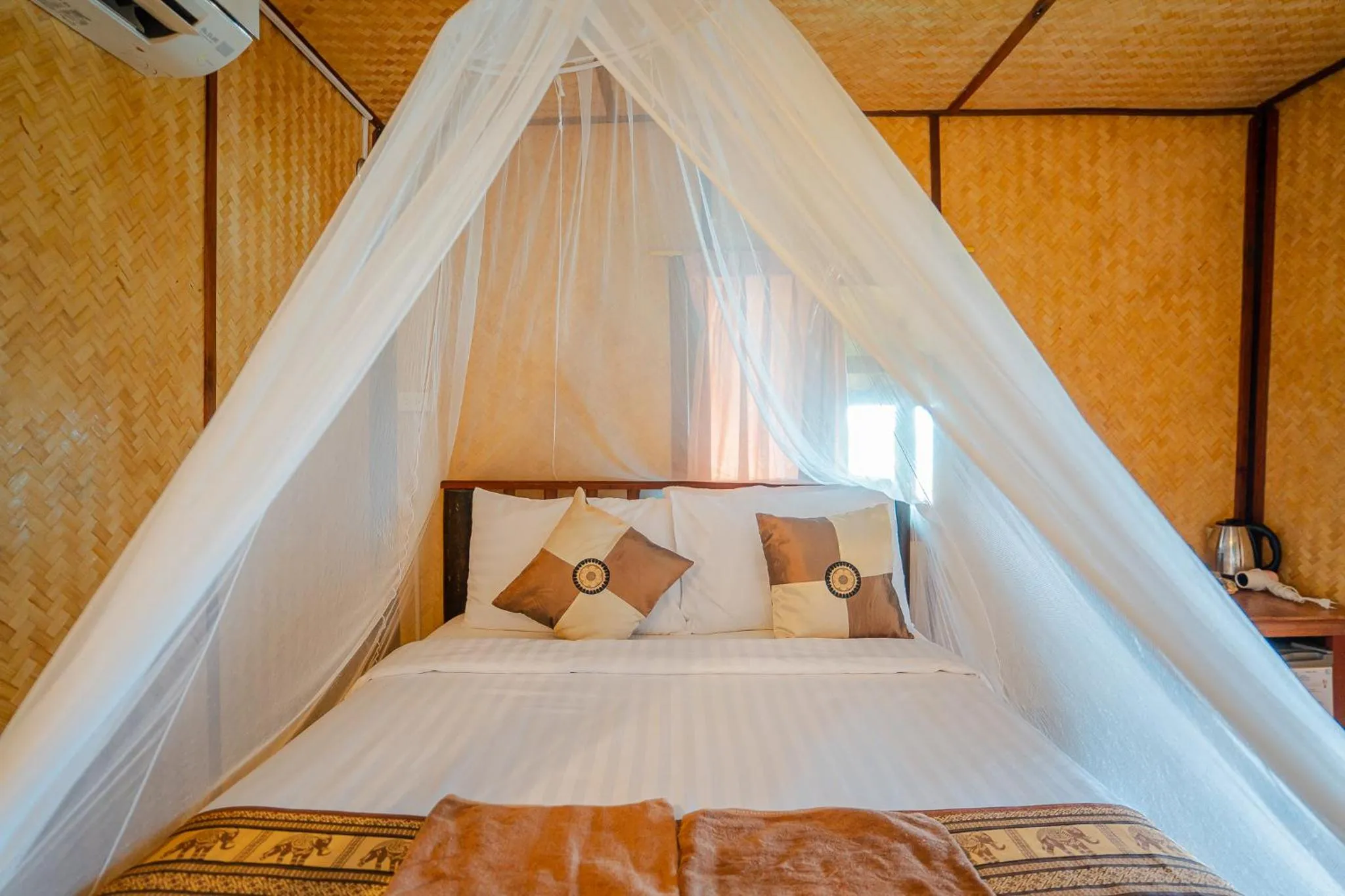 Bedroom, Bed in Koh Jum Resort