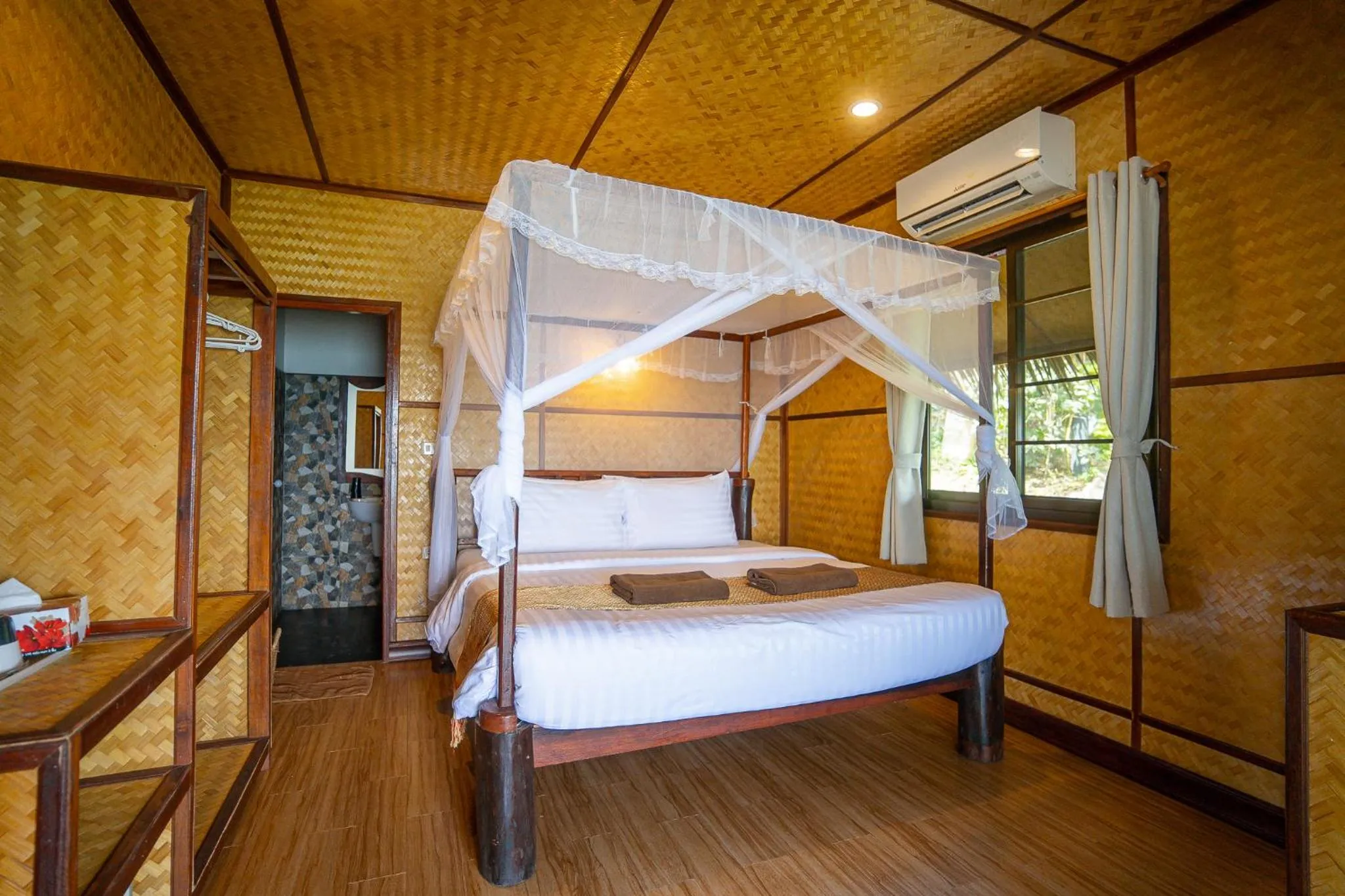 Bedroom, Bed in Koh Jum Resort