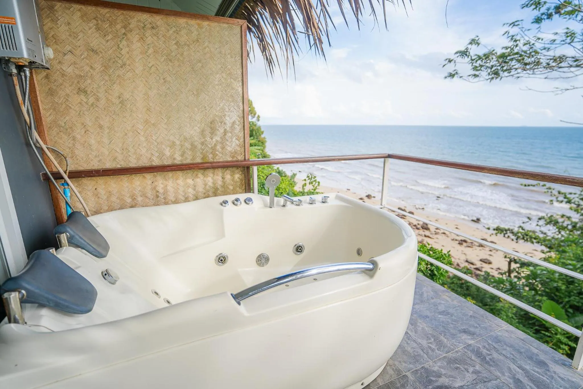 Hot Tub in Koh Jum Resort