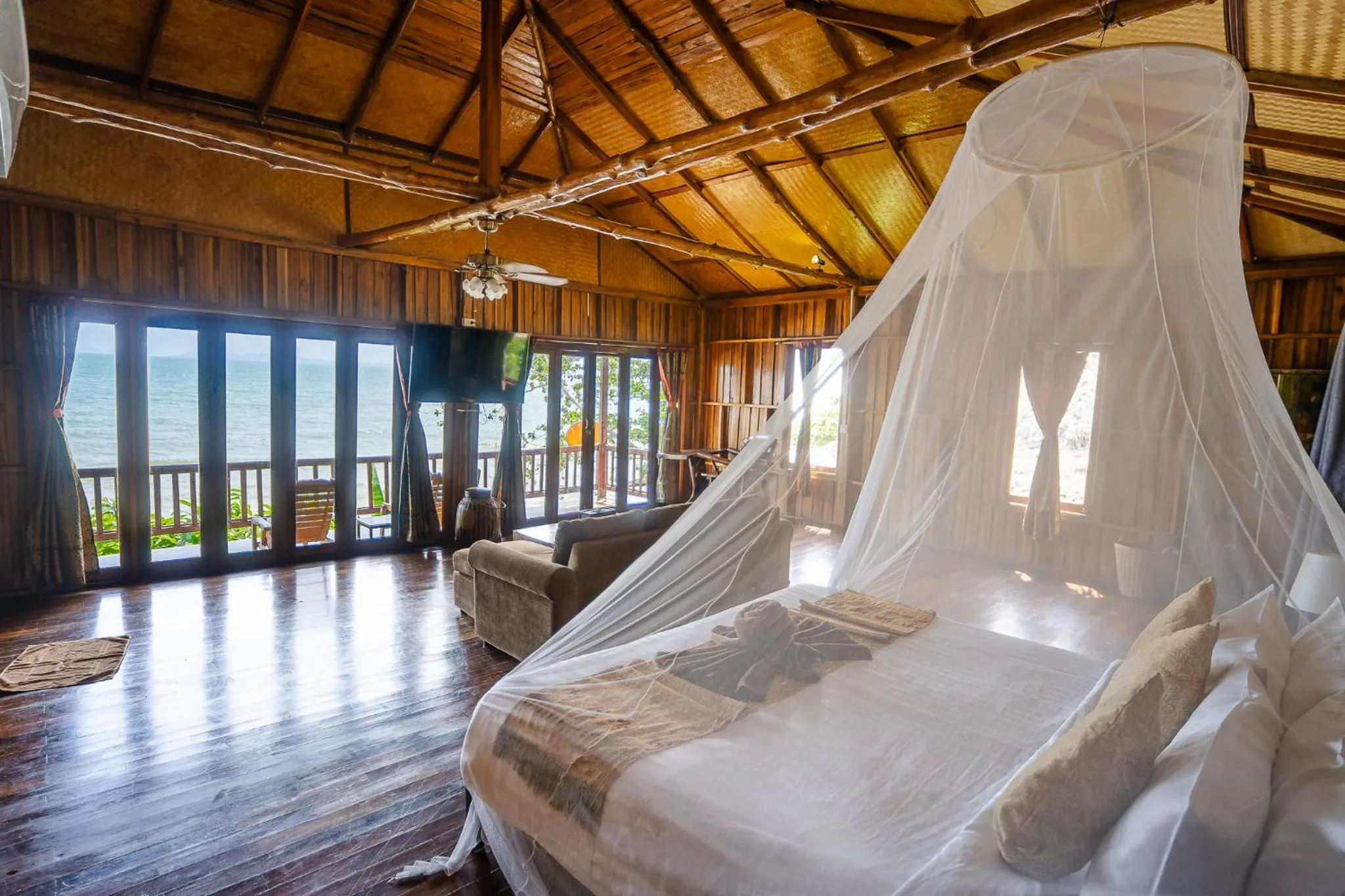 Bedroom, Bed in Koh Jum Resort