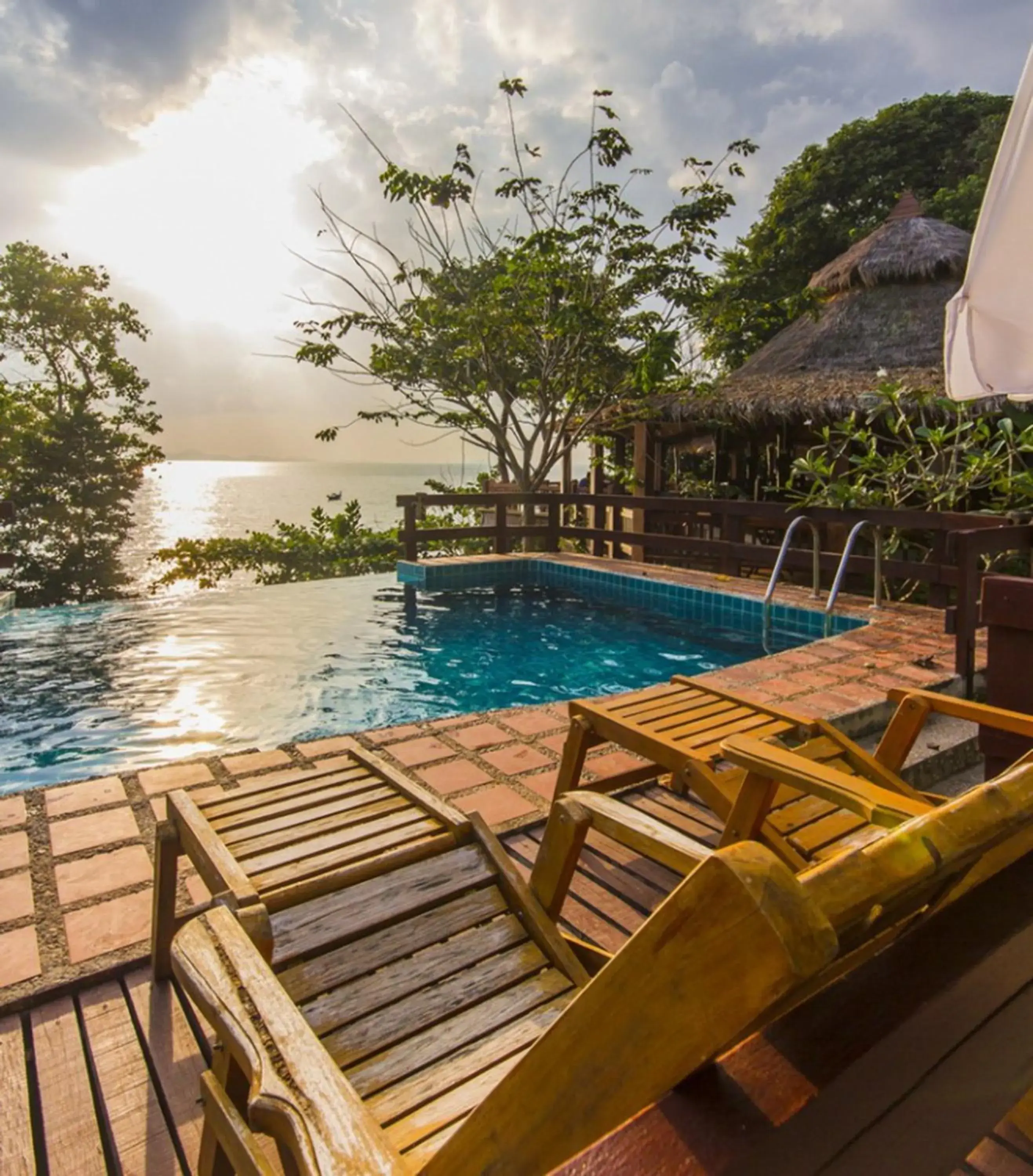 Swimming pool in Koh Jum Resort Swimming pool in Koh Jum Resort