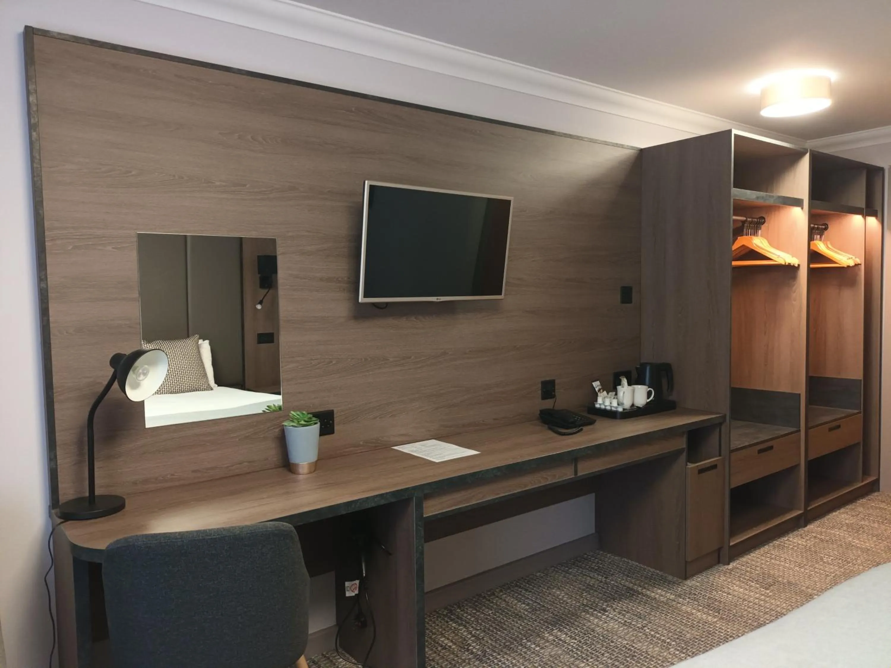 TV and multimedia in Corn Mill Lodge Hotel