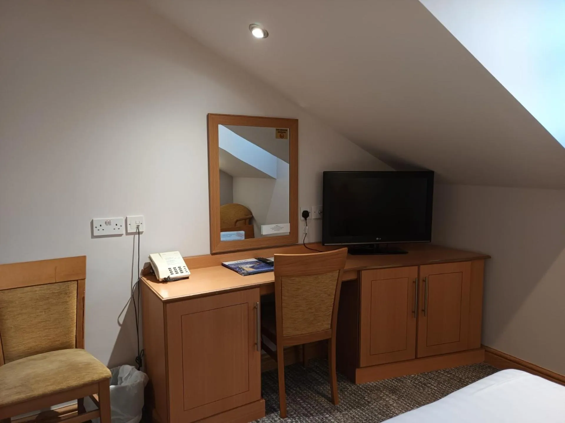 TV and multimedia in Corn Mill Lodge Hotel