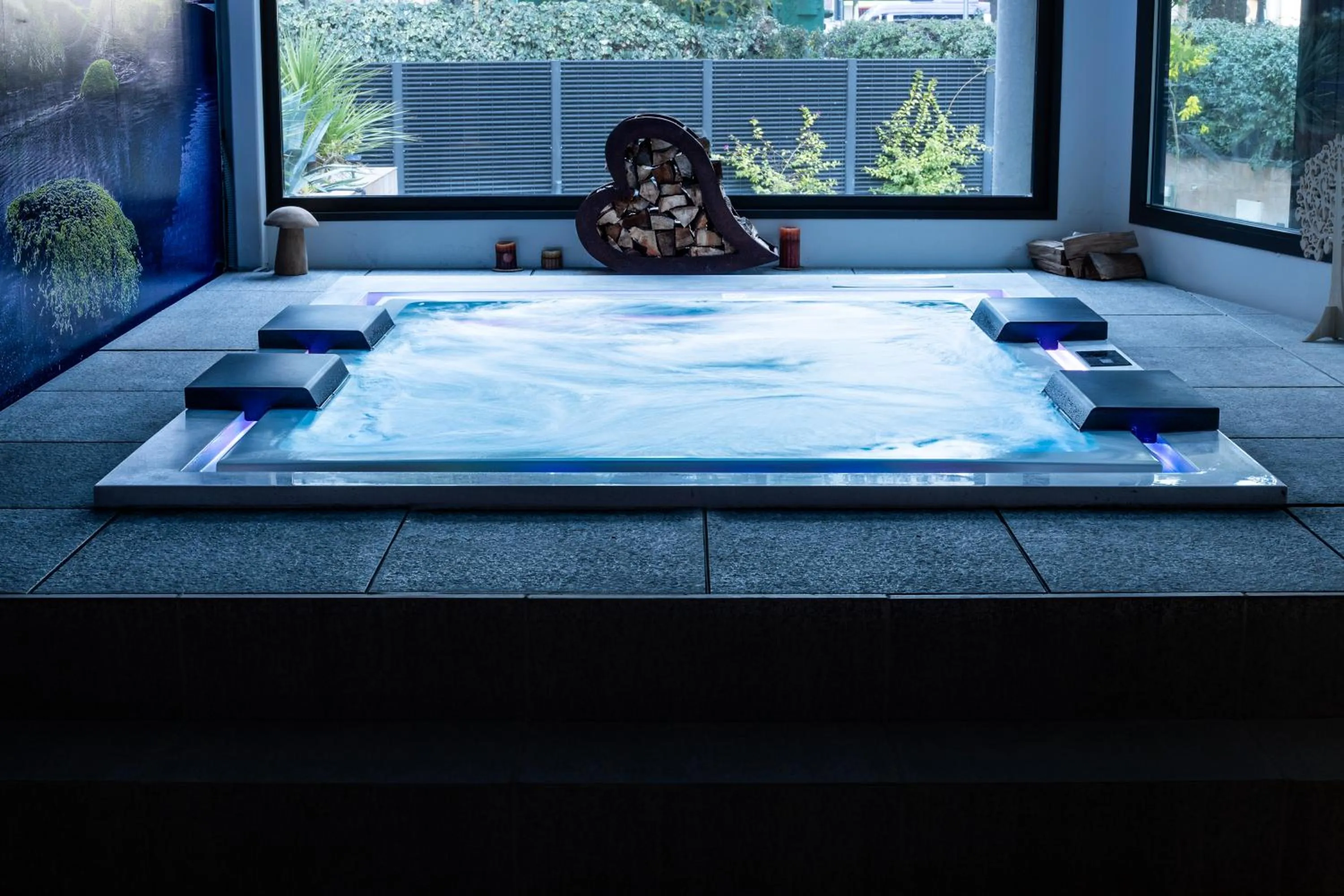 Hot Tub in Hotel Michelangelo Palace & SPA