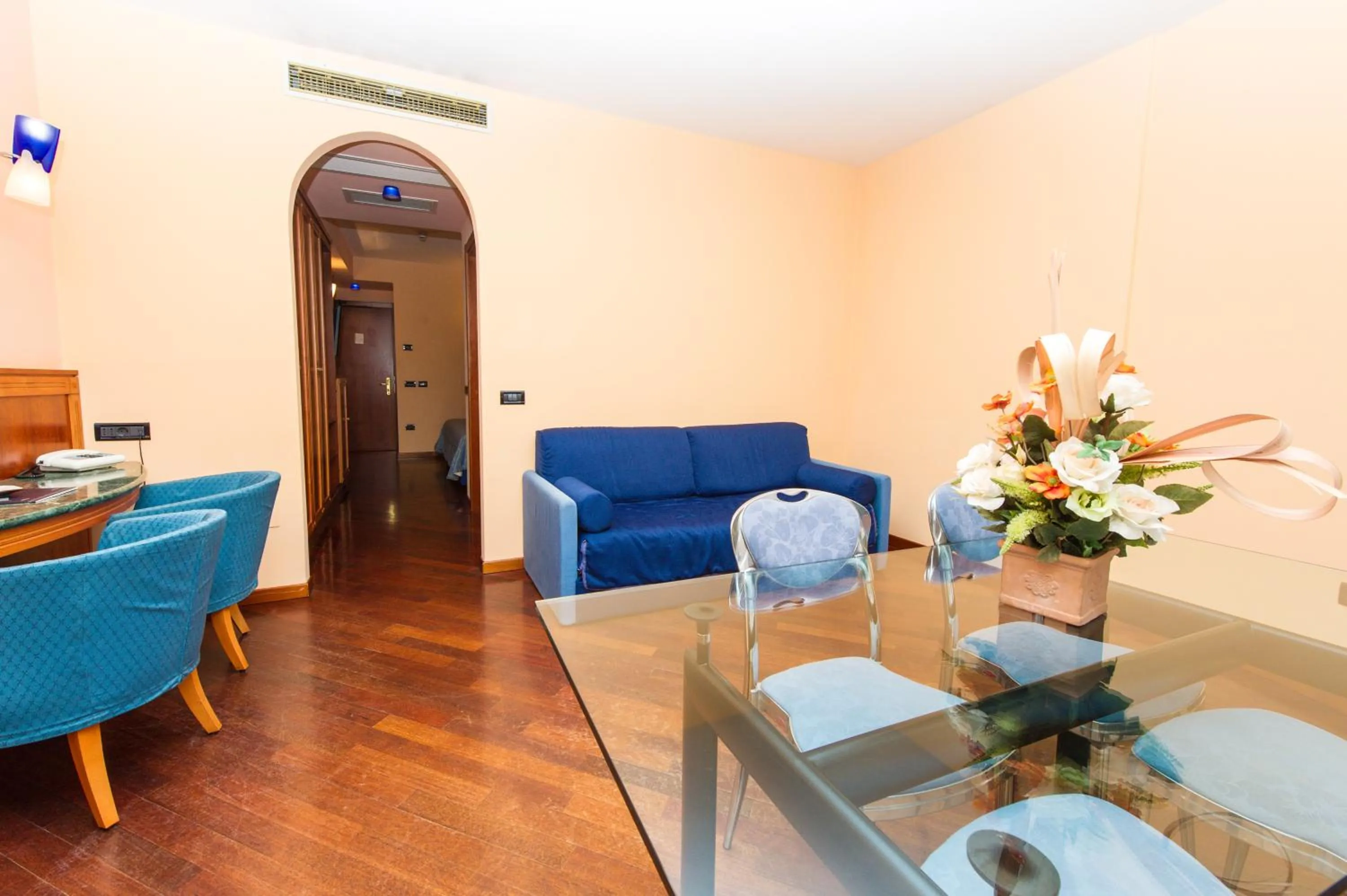 Bedroom in Hotel Michelangelo Palace & SPA