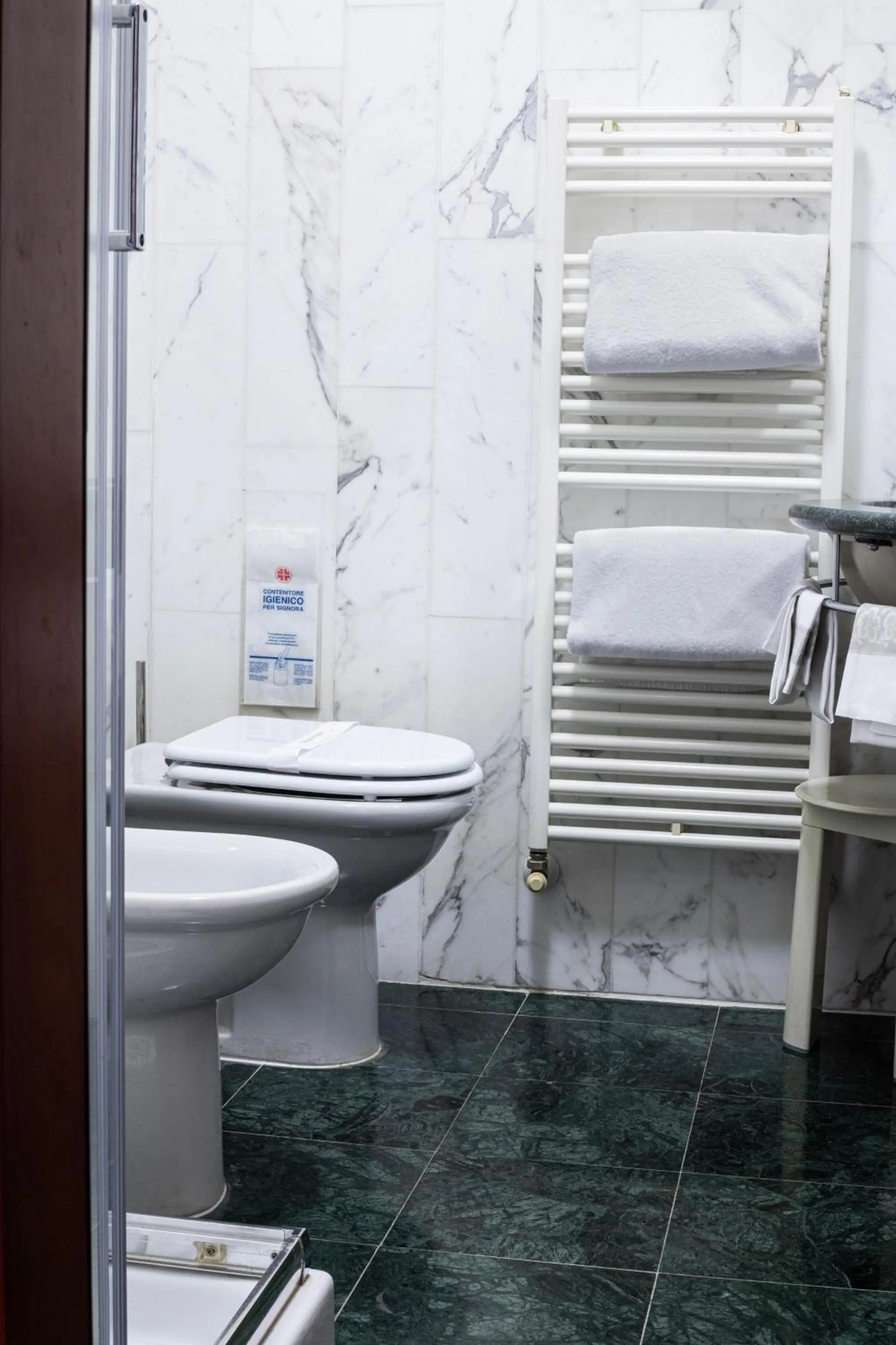 Bedroom in Hotel Michelangelo Palace & SPA