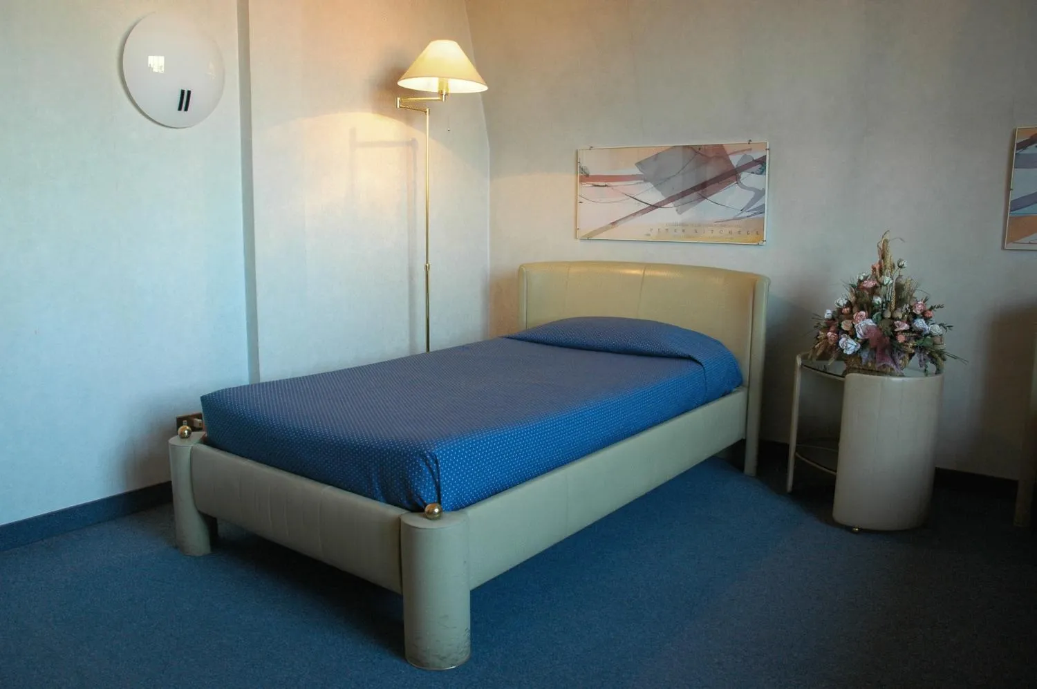 Photo of the whole room in Hotel Lincoln