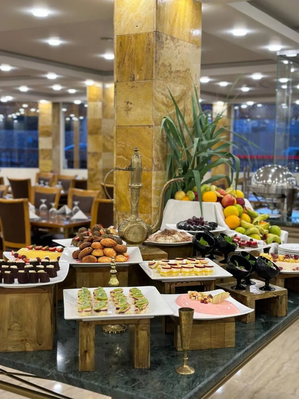 Restaurant/places to eat in Sharah Mountains Hotel