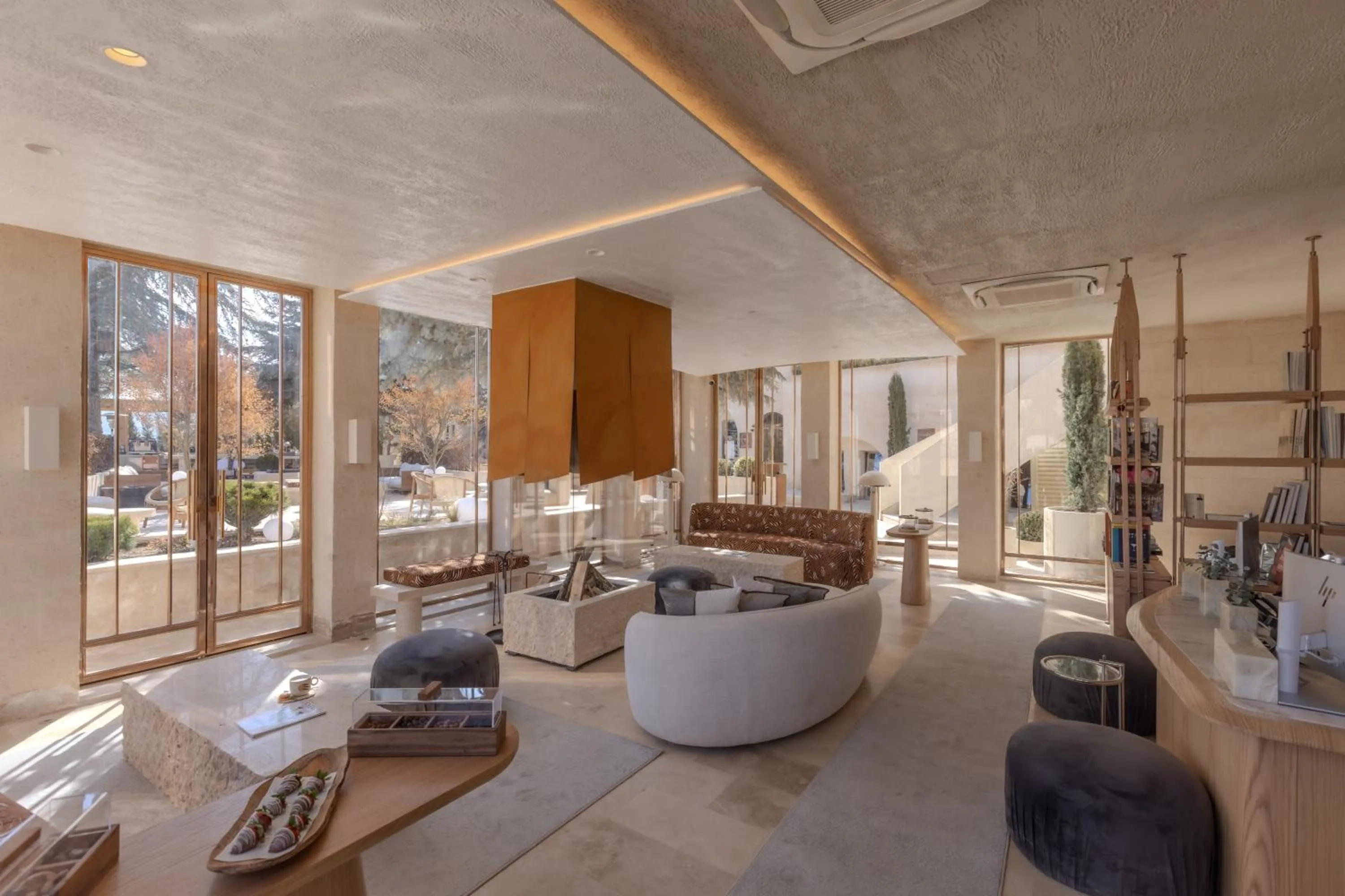 Communal lounge/ TV room in Avantgarde Refined Caves Of Cappadocia