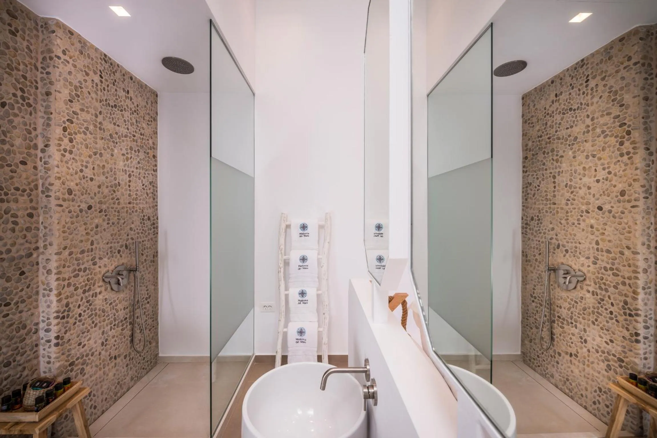 Shower in Madonna del Mare