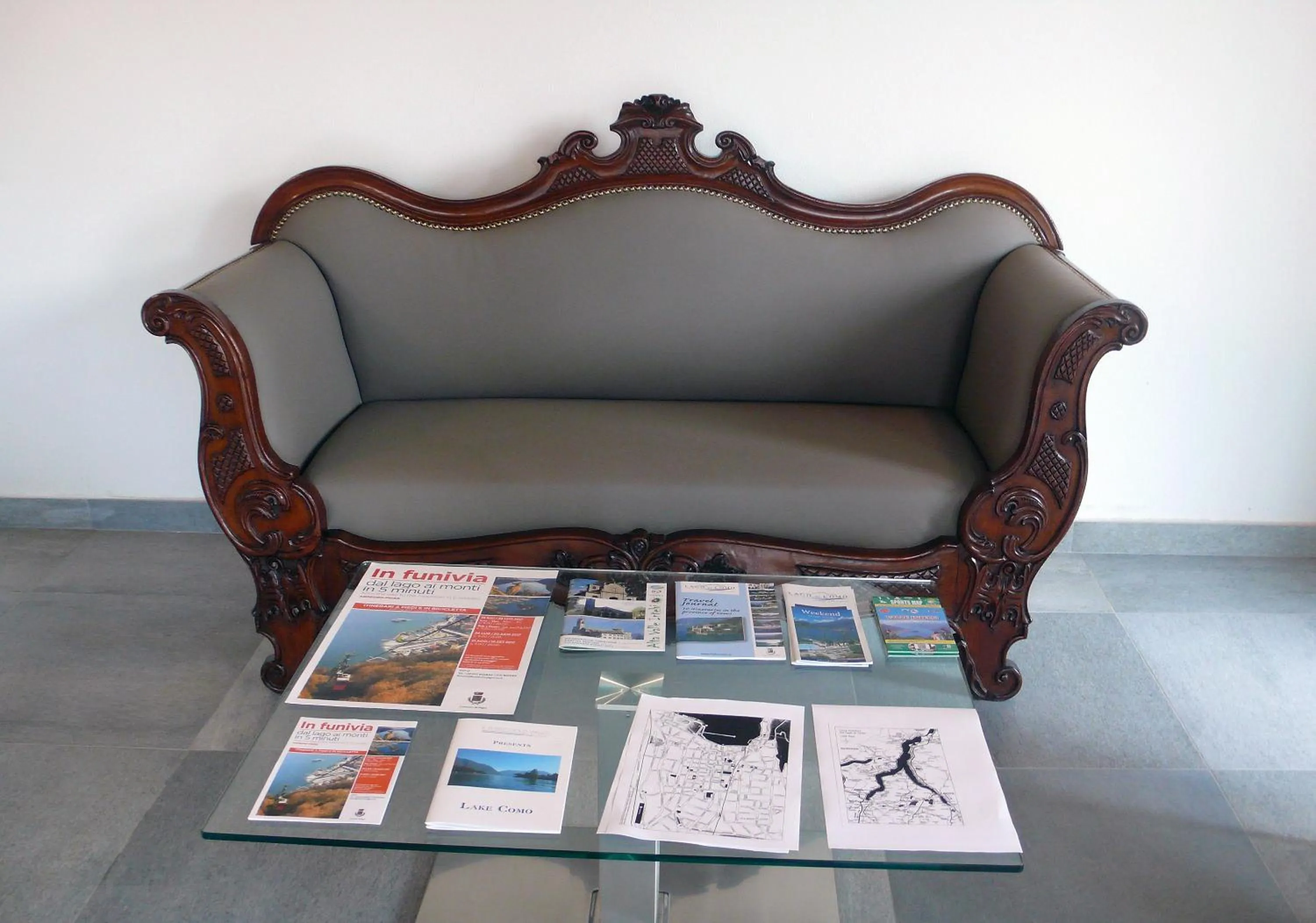 Communal lounge/ TV room in Corte di Pellio