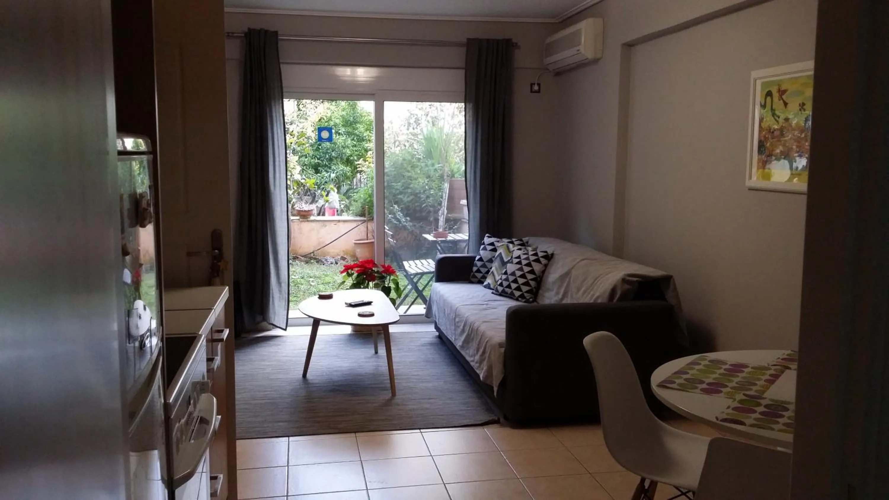 Athenian apartment with garden, near metro station Chalandri Nu 3