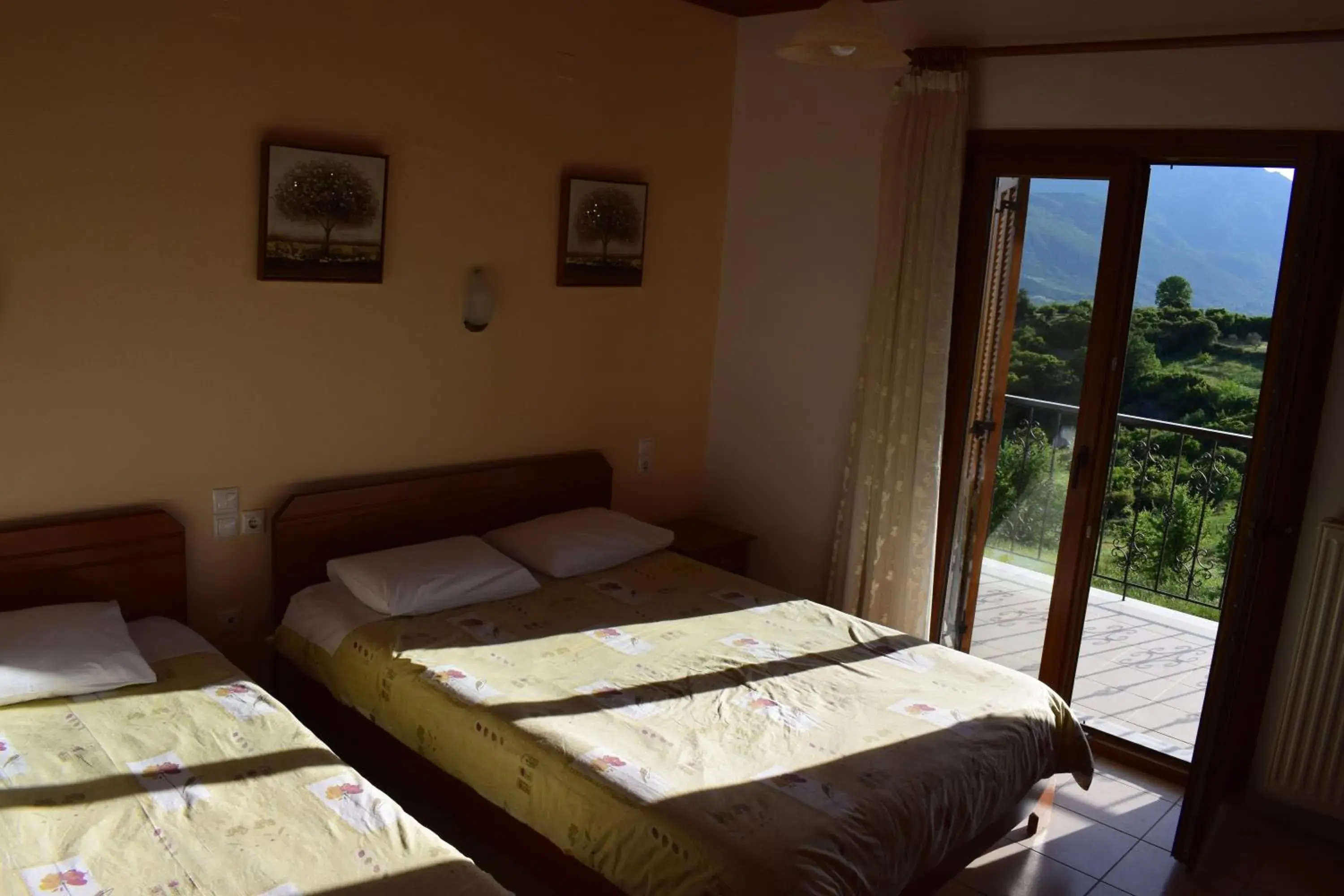 Triple Room with Valley View in Guesthouse Arsenis Triple Room with Valley View in Guesthouse Arsenis