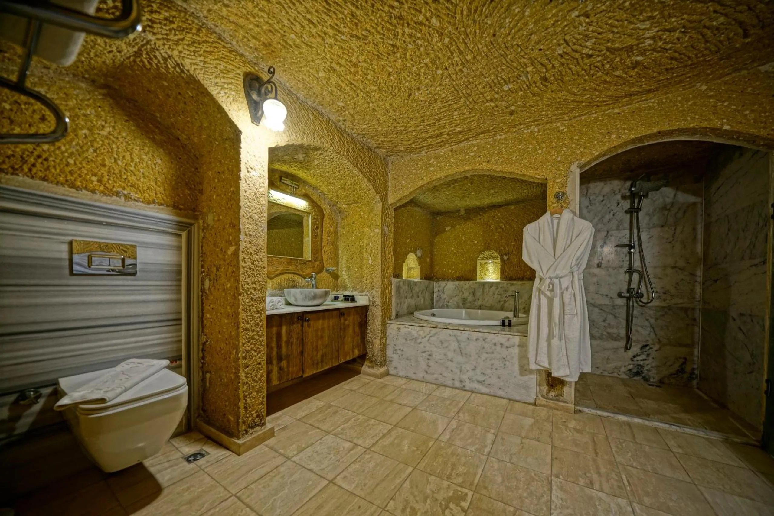 Shower, Bed in Holiday Cave Hotel