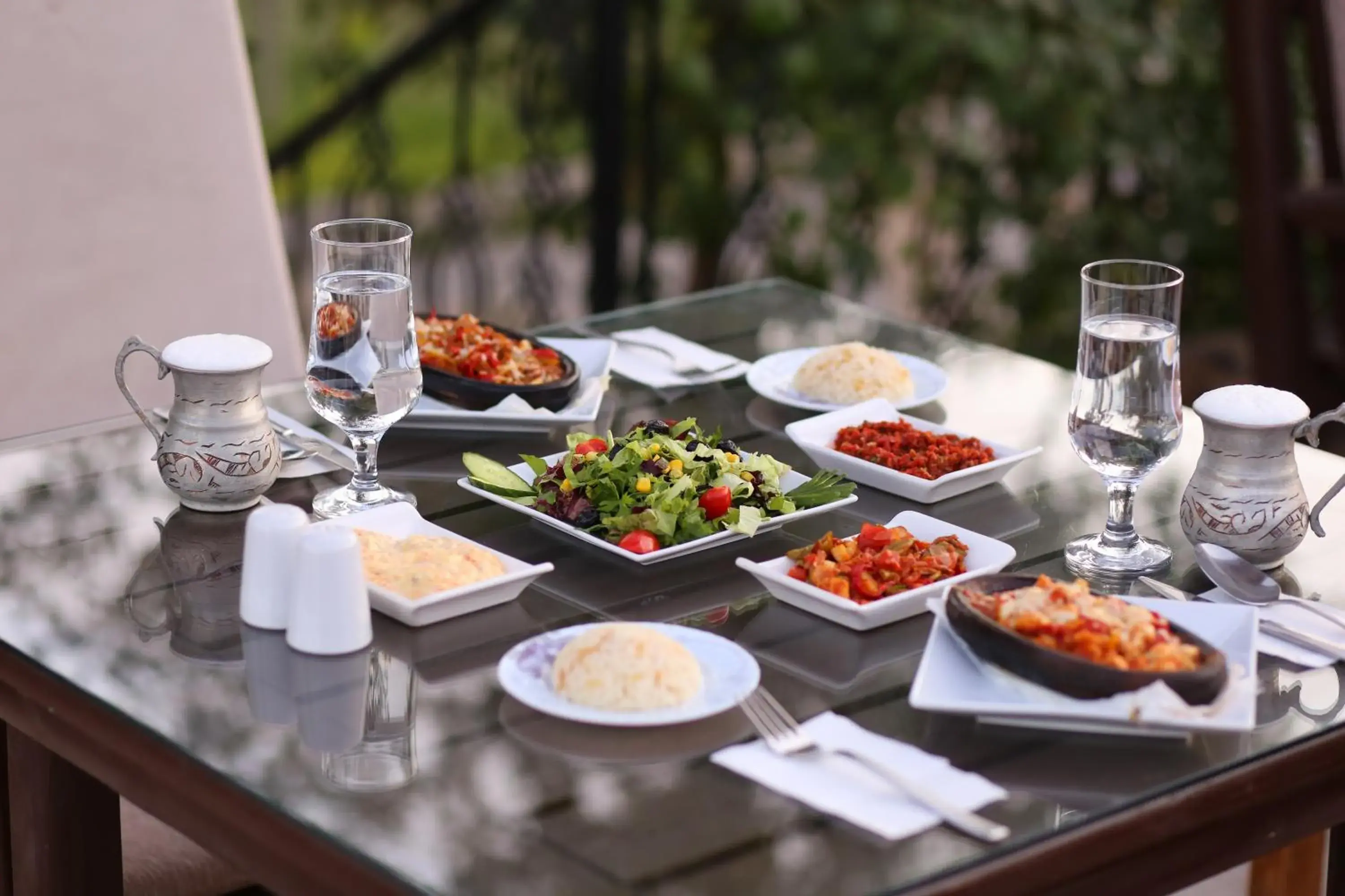 Restaurant/places to eat in Holiday Cave Hotel Restaurant/places to eat in Holiday Cave Hotel