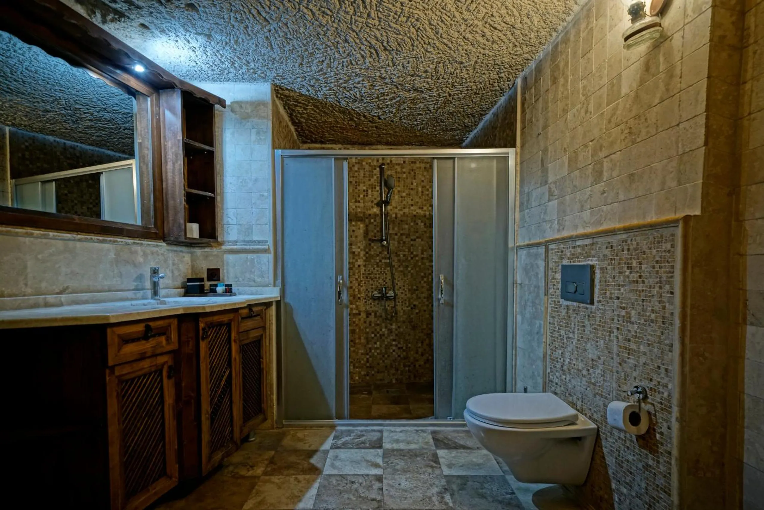 Shower in Holiday Cave Hotel