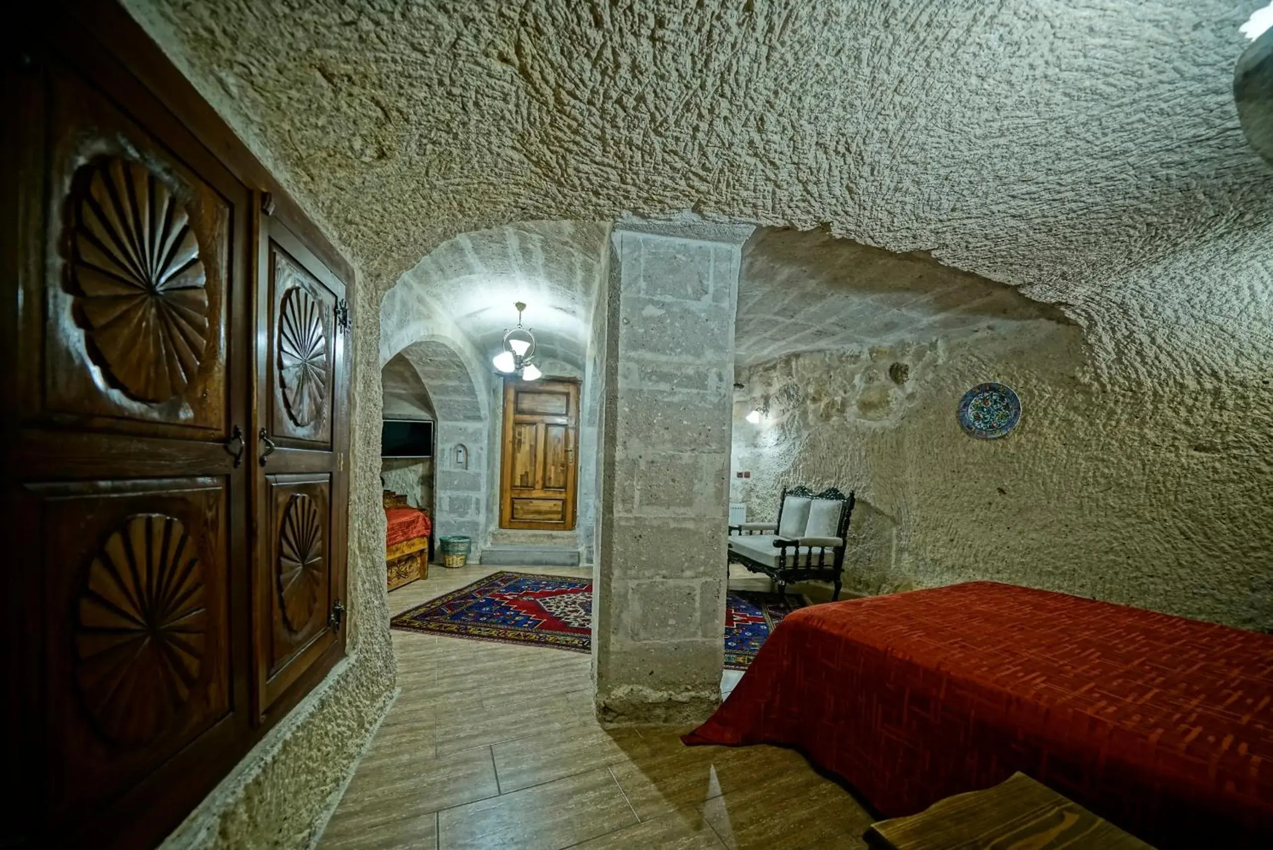 wardrobe, Bed in Holiday Cave Hotel wardrobe, Bed in Holiday Cave Hotel