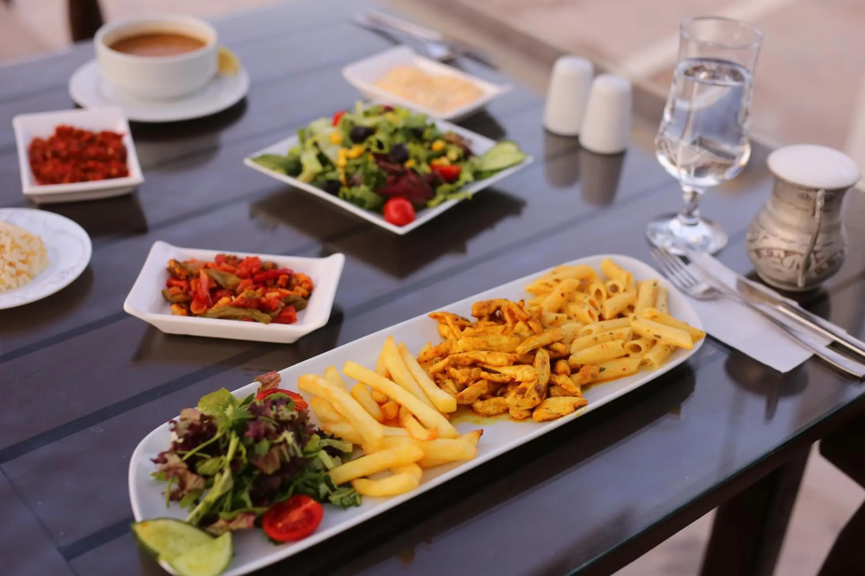 Restaurant/places to eat in Holiday Cave Hotel Restaurant/places to eat in Holiday Cave Hotel