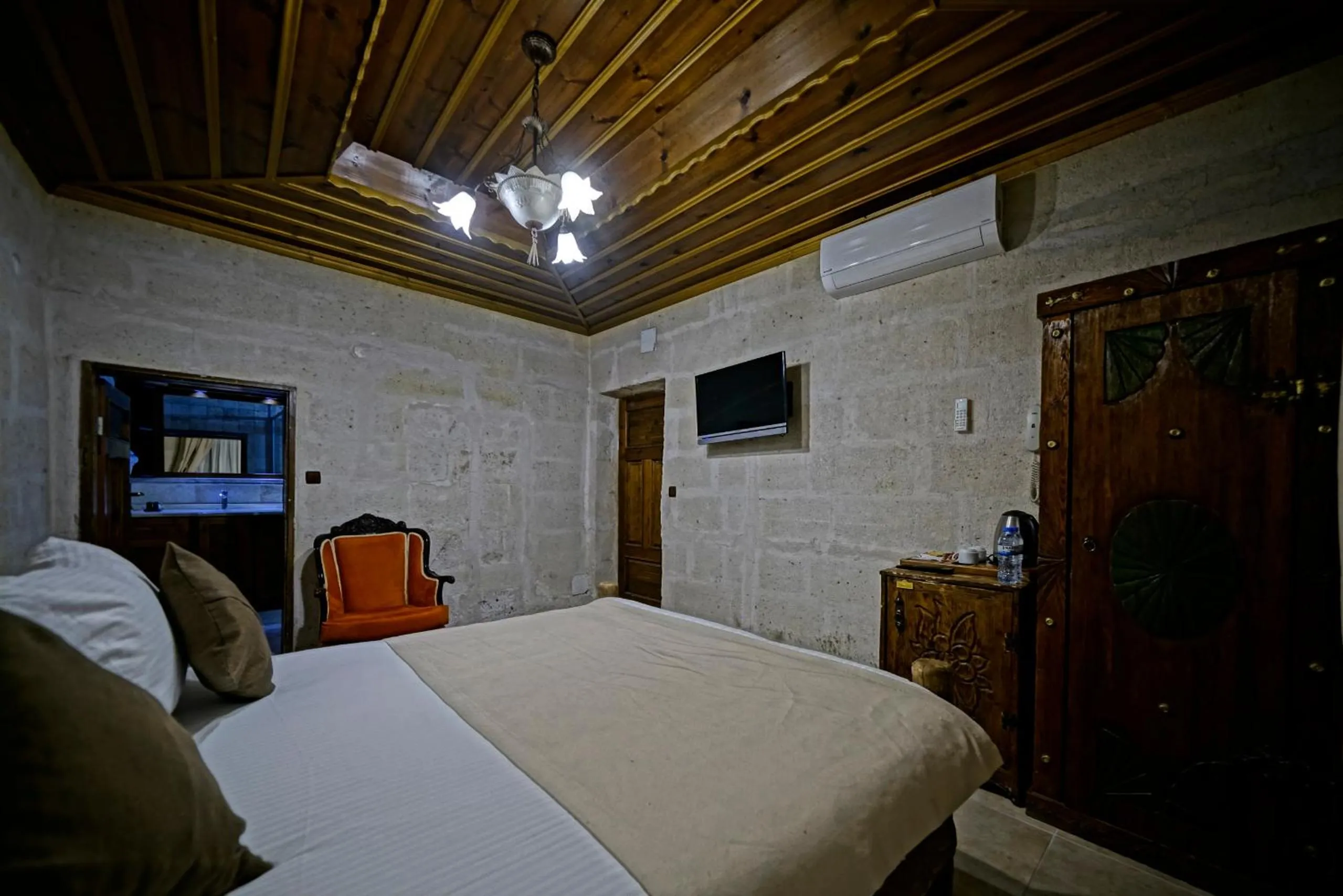 Bed in Holiday Cave Hotel