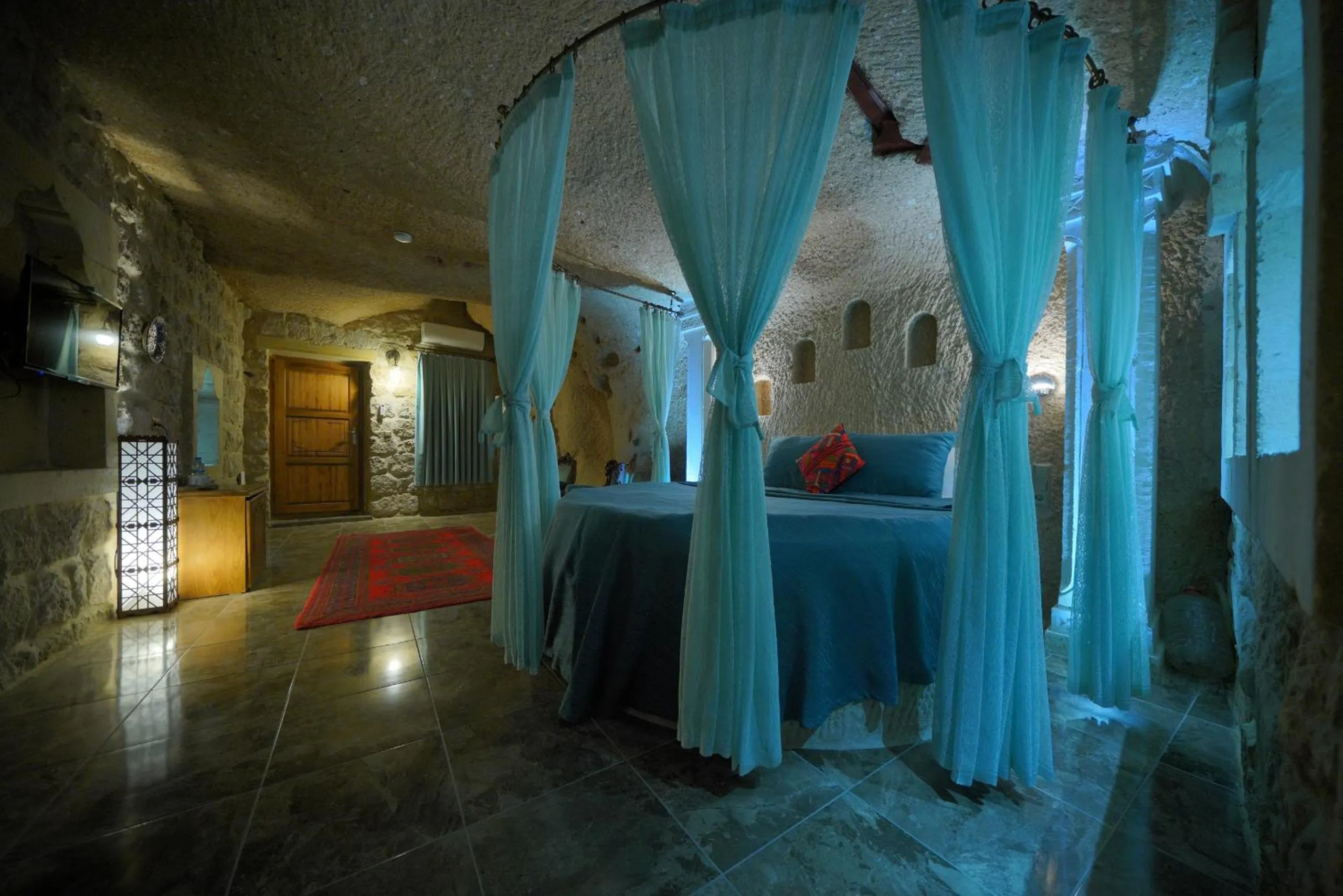 Bed in Holiday Cave Hotel