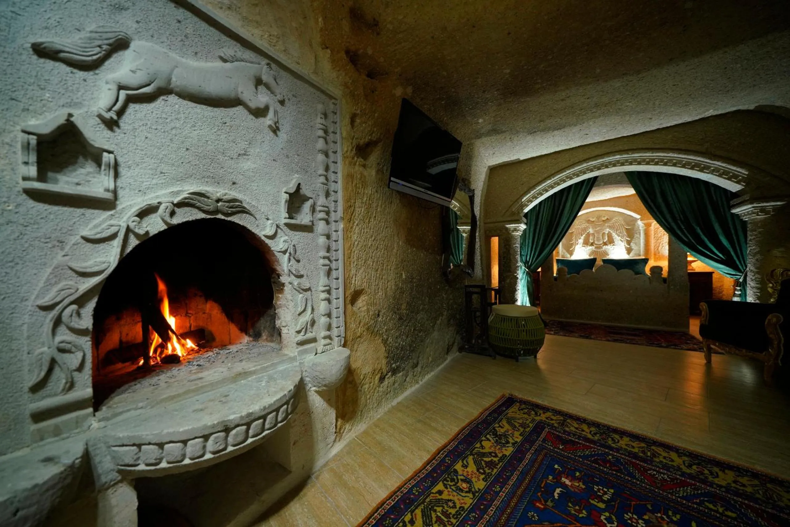 flat iron in Holiday Cave Hotel