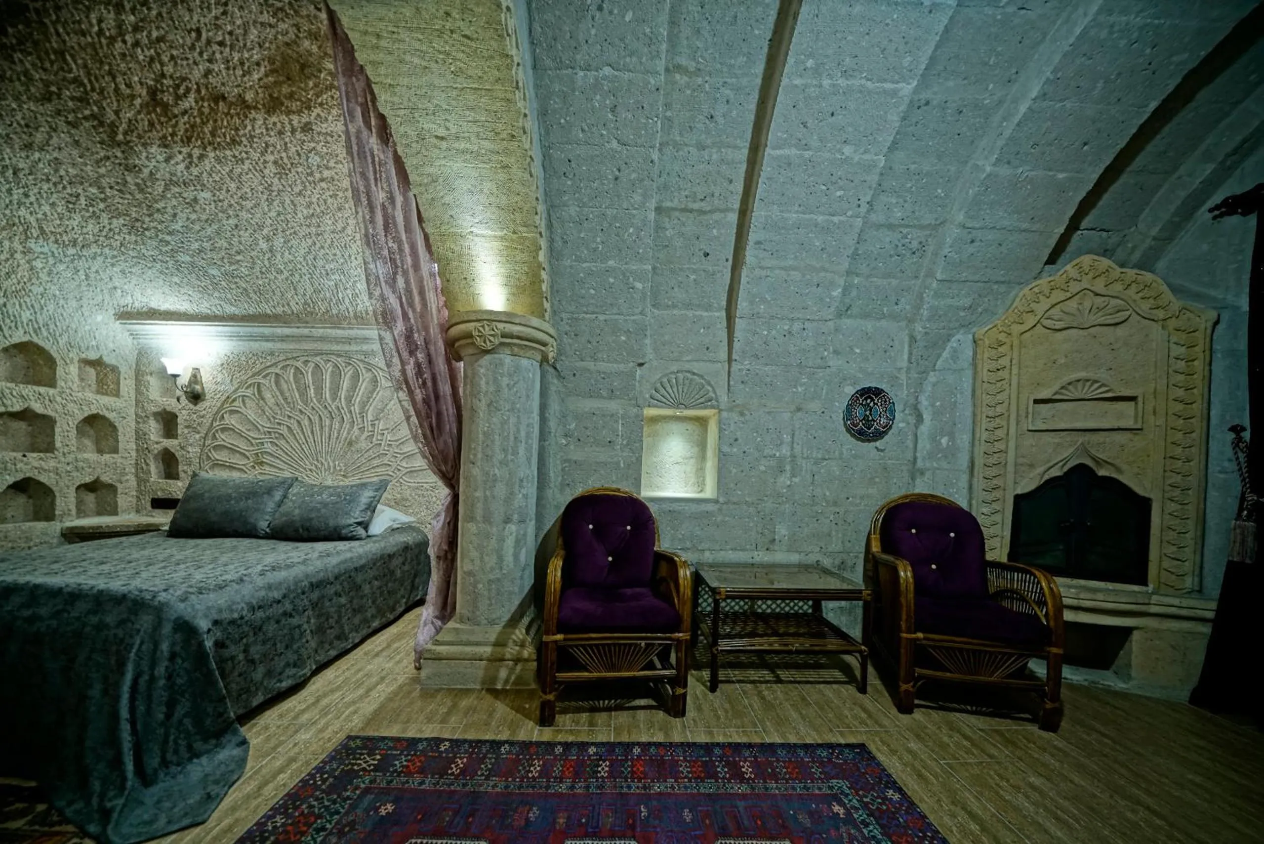 Photo of the whole room, Bed in Holiday Cave Hotel