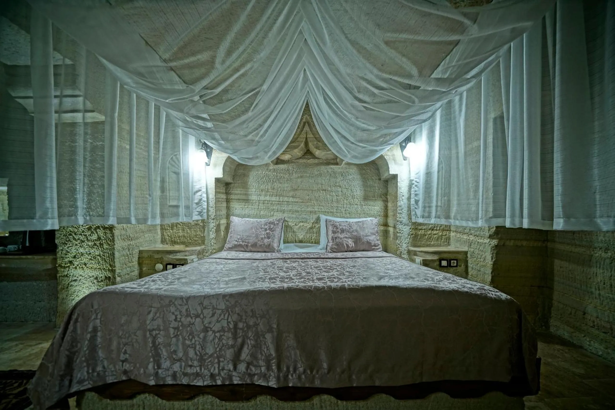Bed in Holiday Cave Hotel