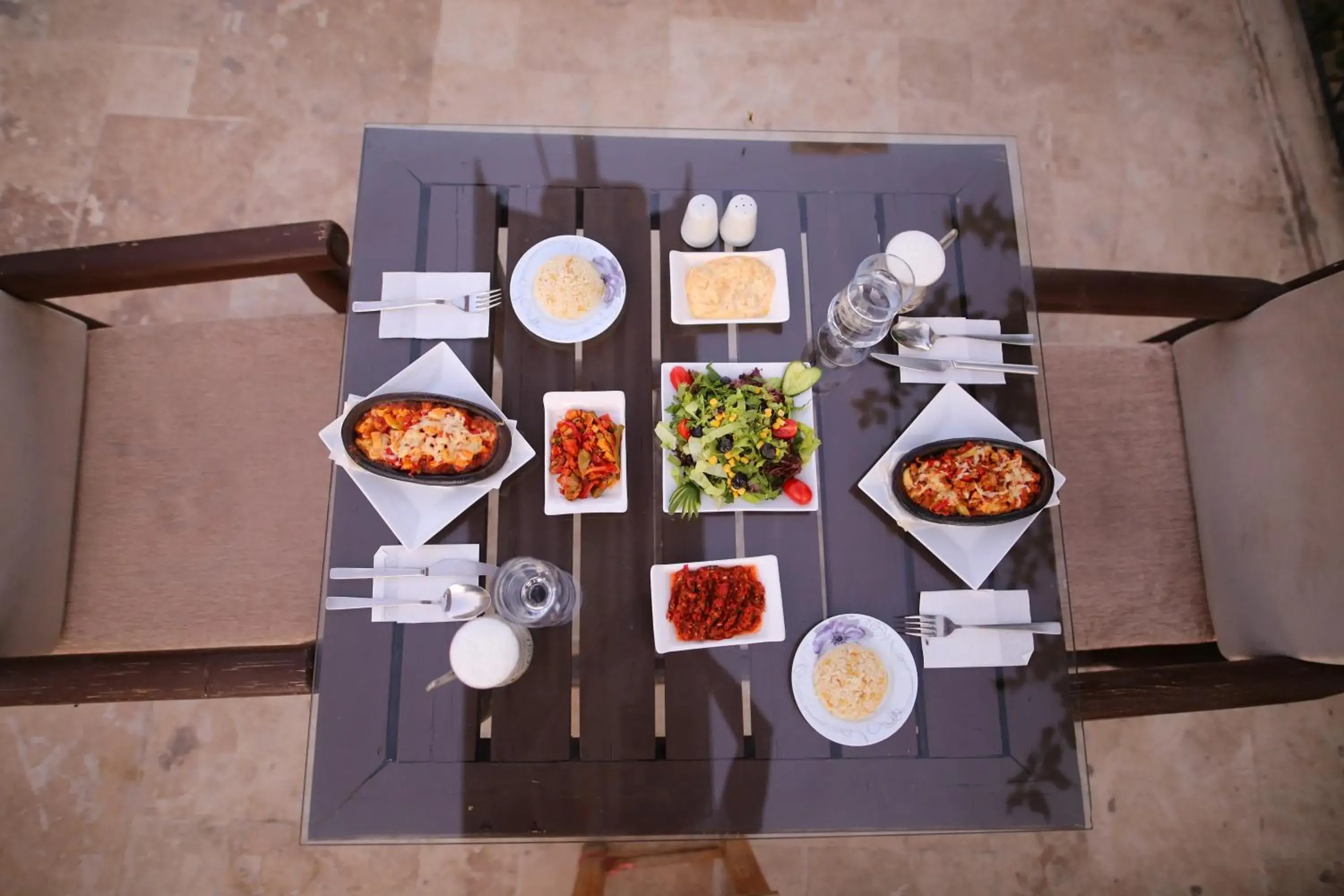 Restaurant/places to eat in Holiday Cave Hotel Restaurant/places to eat in Holiday Cave Hotel