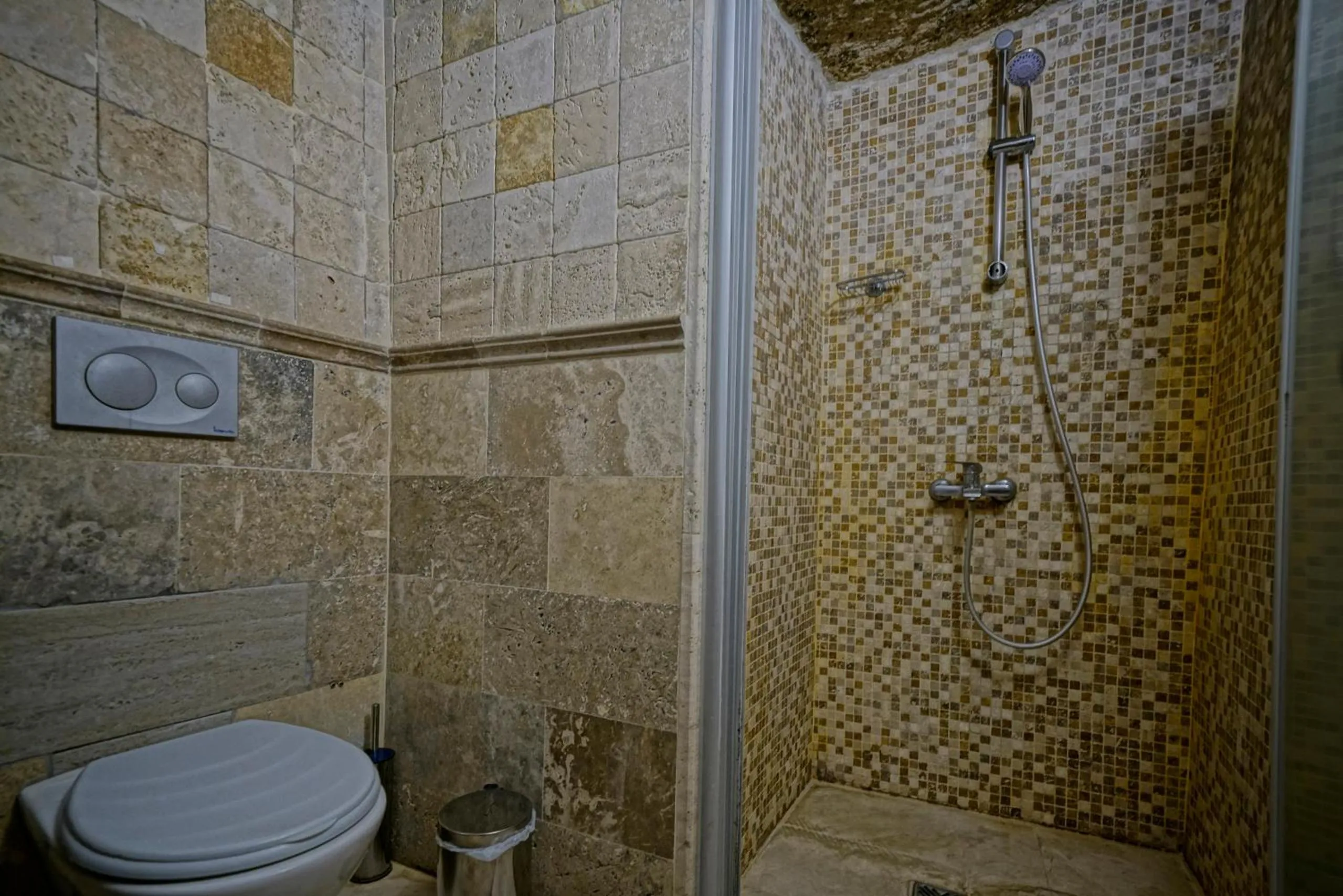 Shower in Holiday Cave Hotel