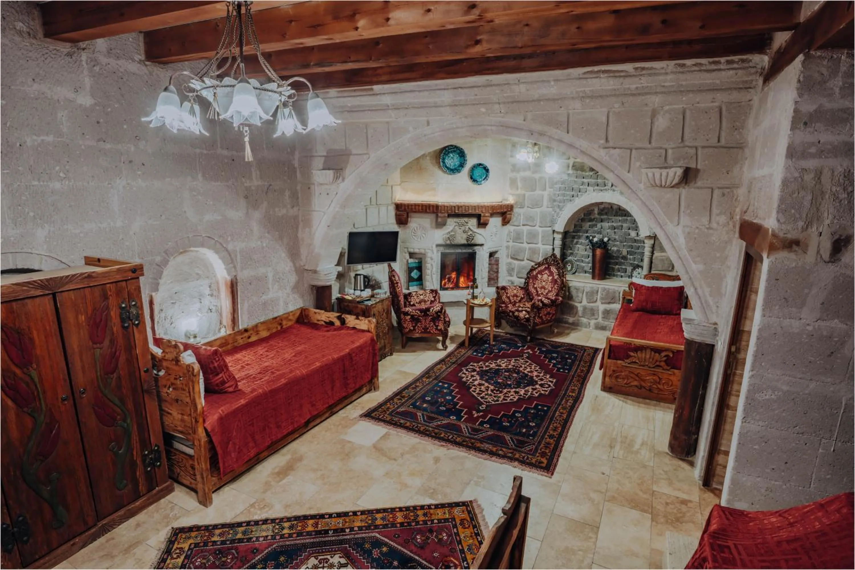 TV and multimedia in Holiday Cave Hotel