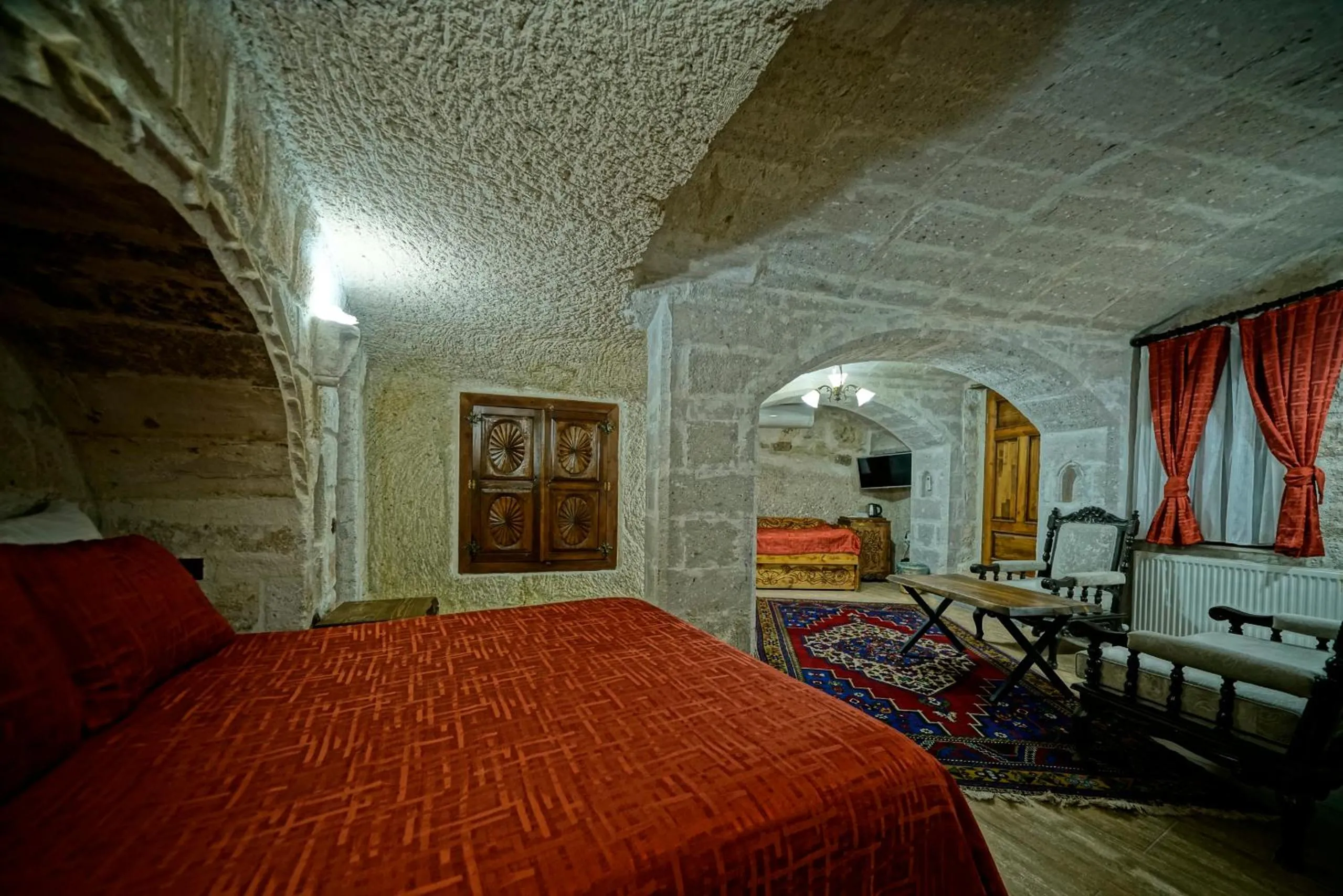 Bedroom, Bed in Holiday Cave Hotel