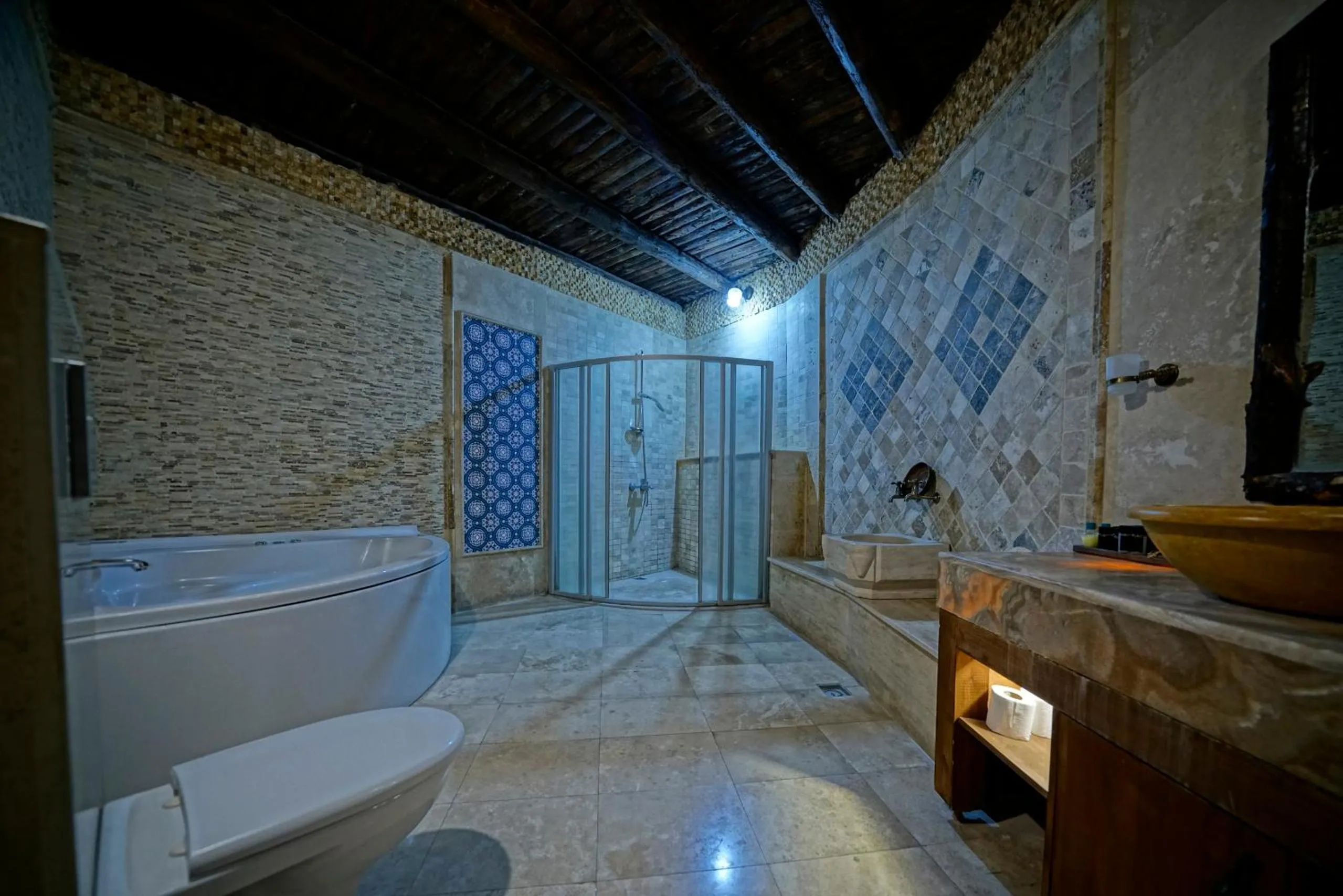 Shower in Holiday Cave Hotel